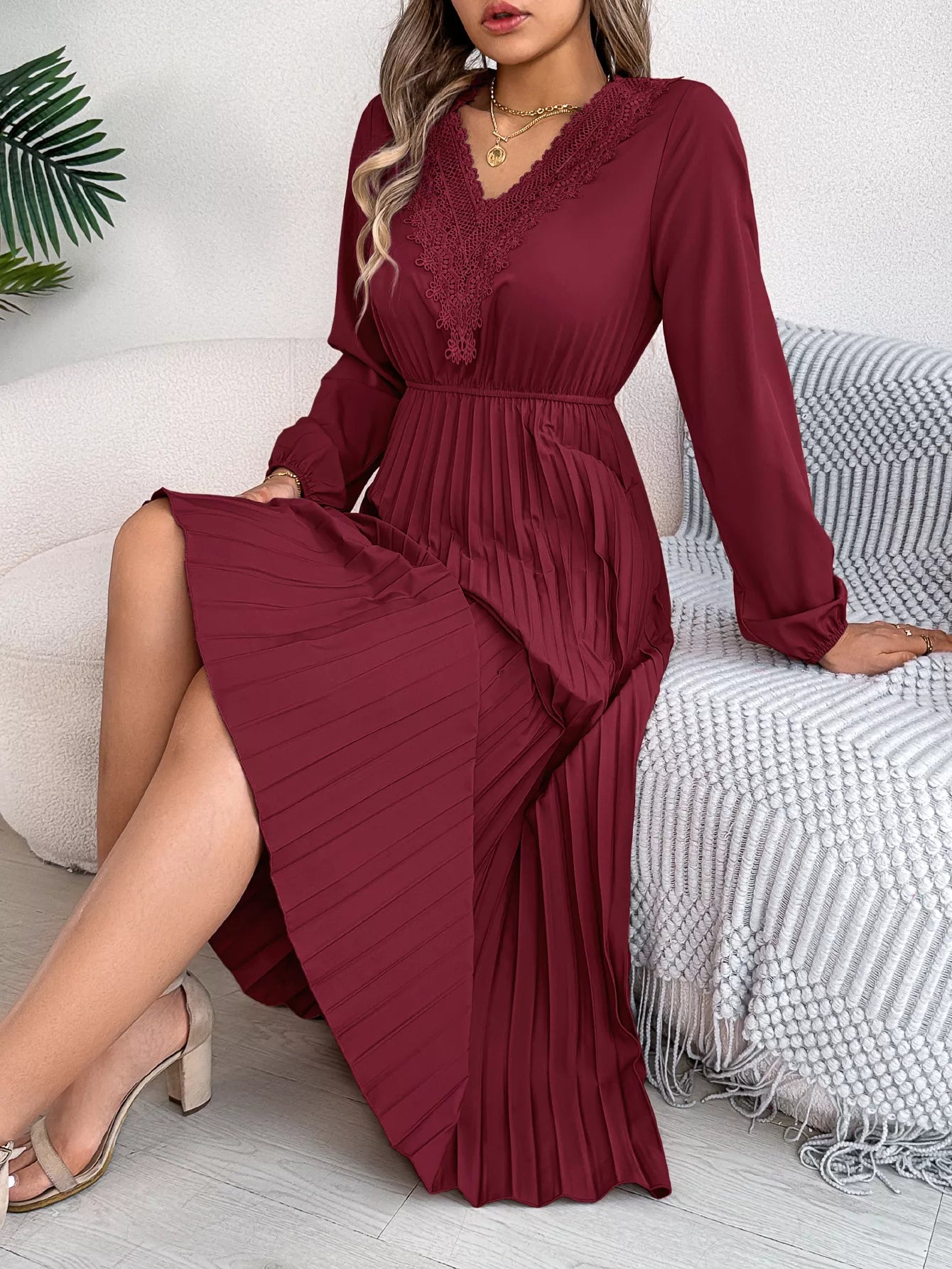 Lace Detail V-Neck Pleated Dress