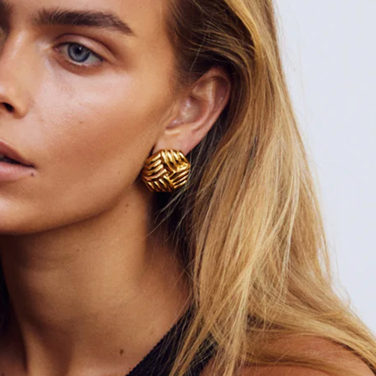 18K gold octagonal earrings with stripes design