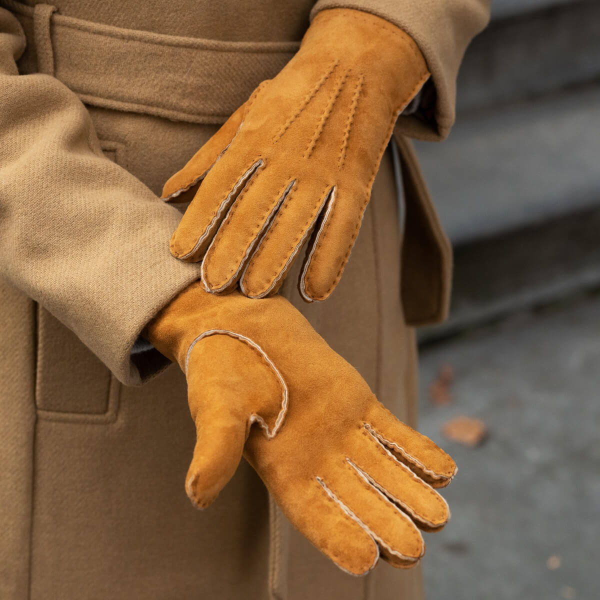 Beatrice - Italian suede leather gloves with luxurious natural sheep fur lining