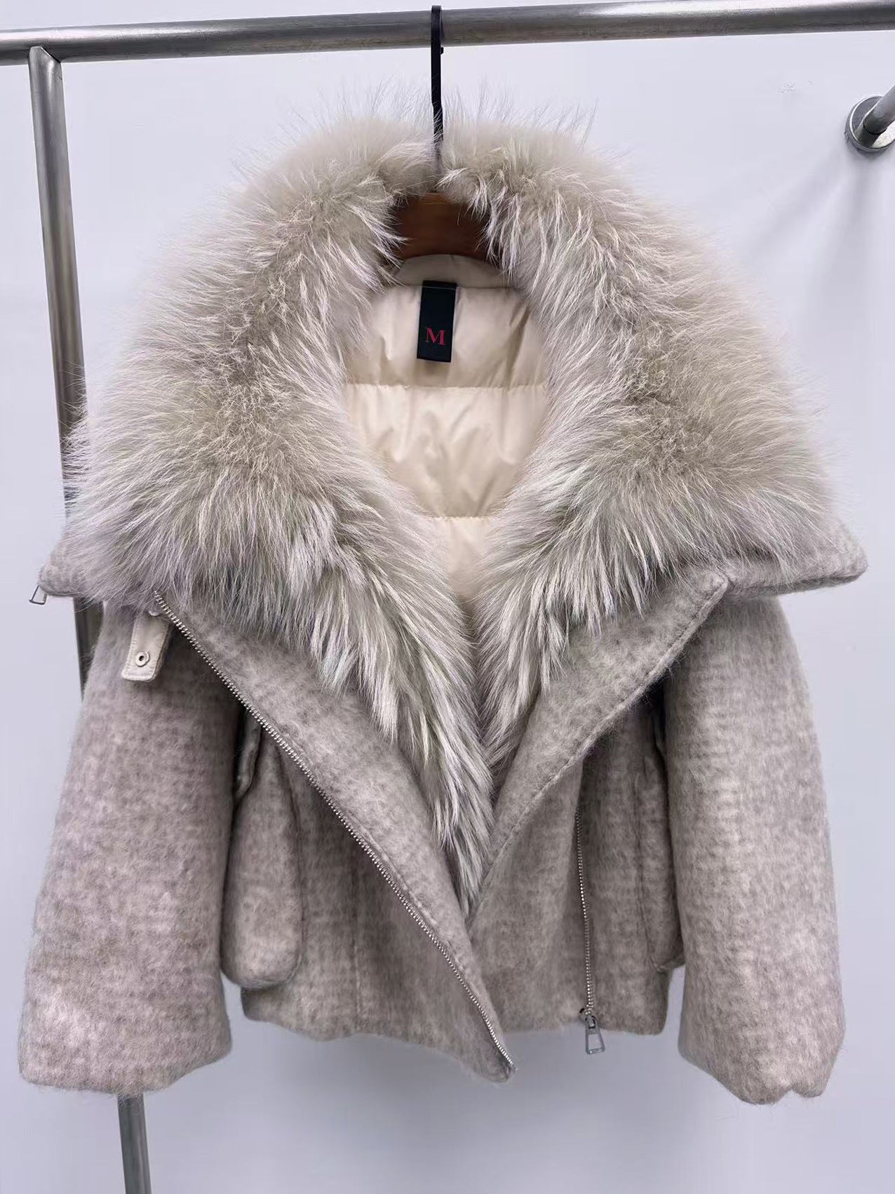 Womens Down Jacket With A Luxurious Cashmere Fur And Raccoon-Fur Collar