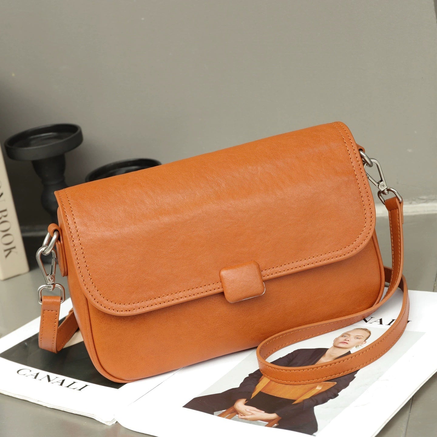 Real Leather Women's Bag Cross-border New Single Shoulder Crossbody Bag, Top Layer Cowhide, College Style Mailman Bag, Commuting Cambridge Bag