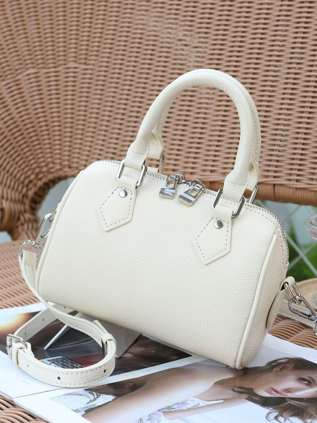 Top-grain Leather Women's Bag, New Cross-border Boston Style, Genuine Leather, High-end Feel, Handheld, Large Capacity Bowling Bag
