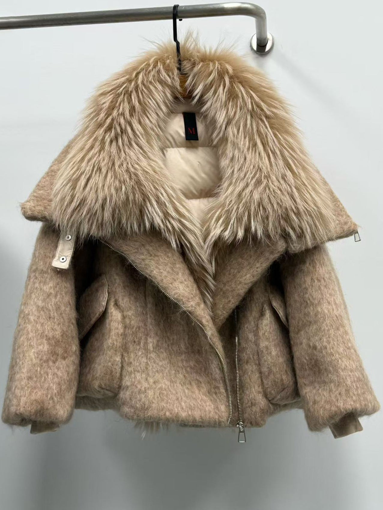Womens Down Jacket With A Luxurious Cashmere Fur And Raccoon-Fur Collar