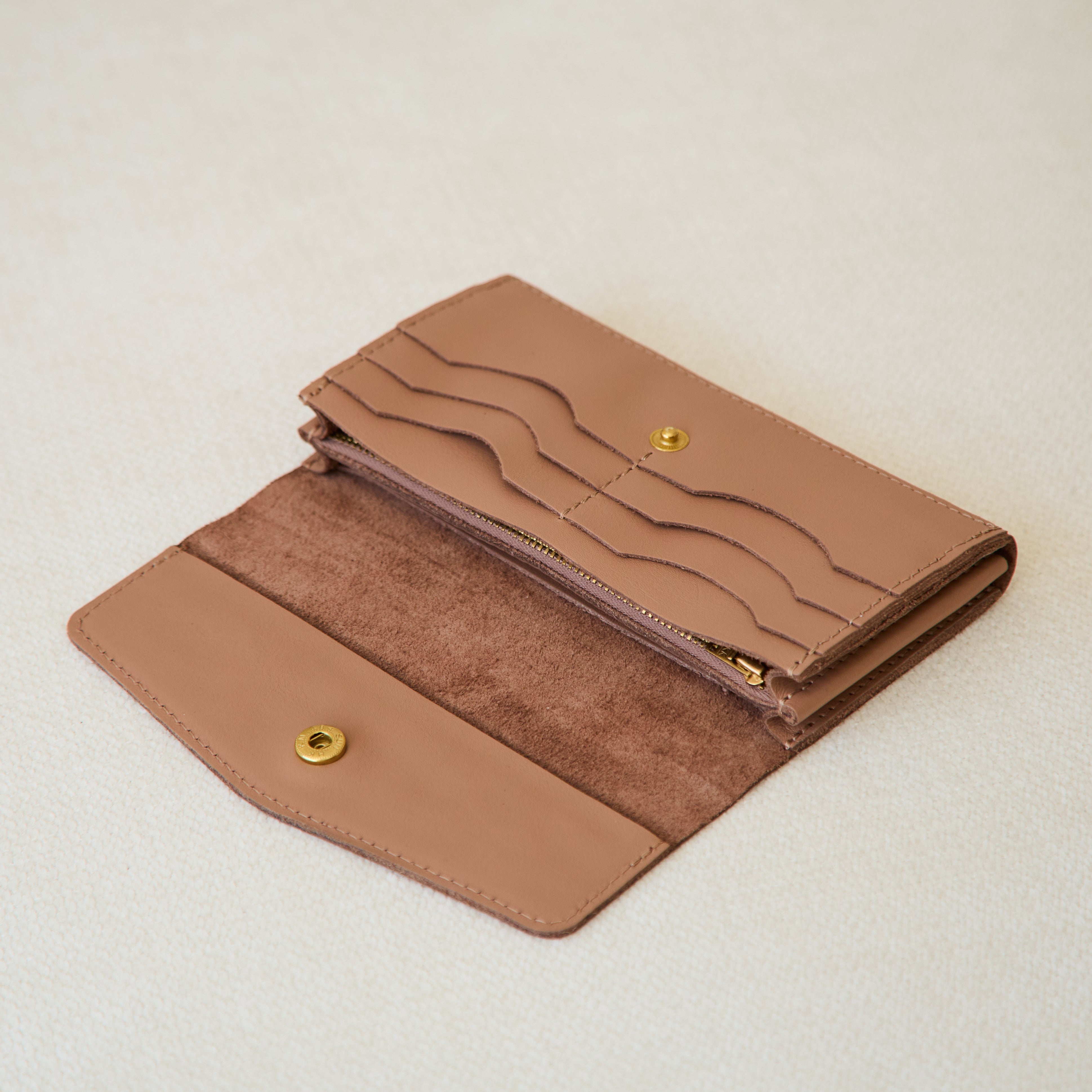 Simple wallet-clutch