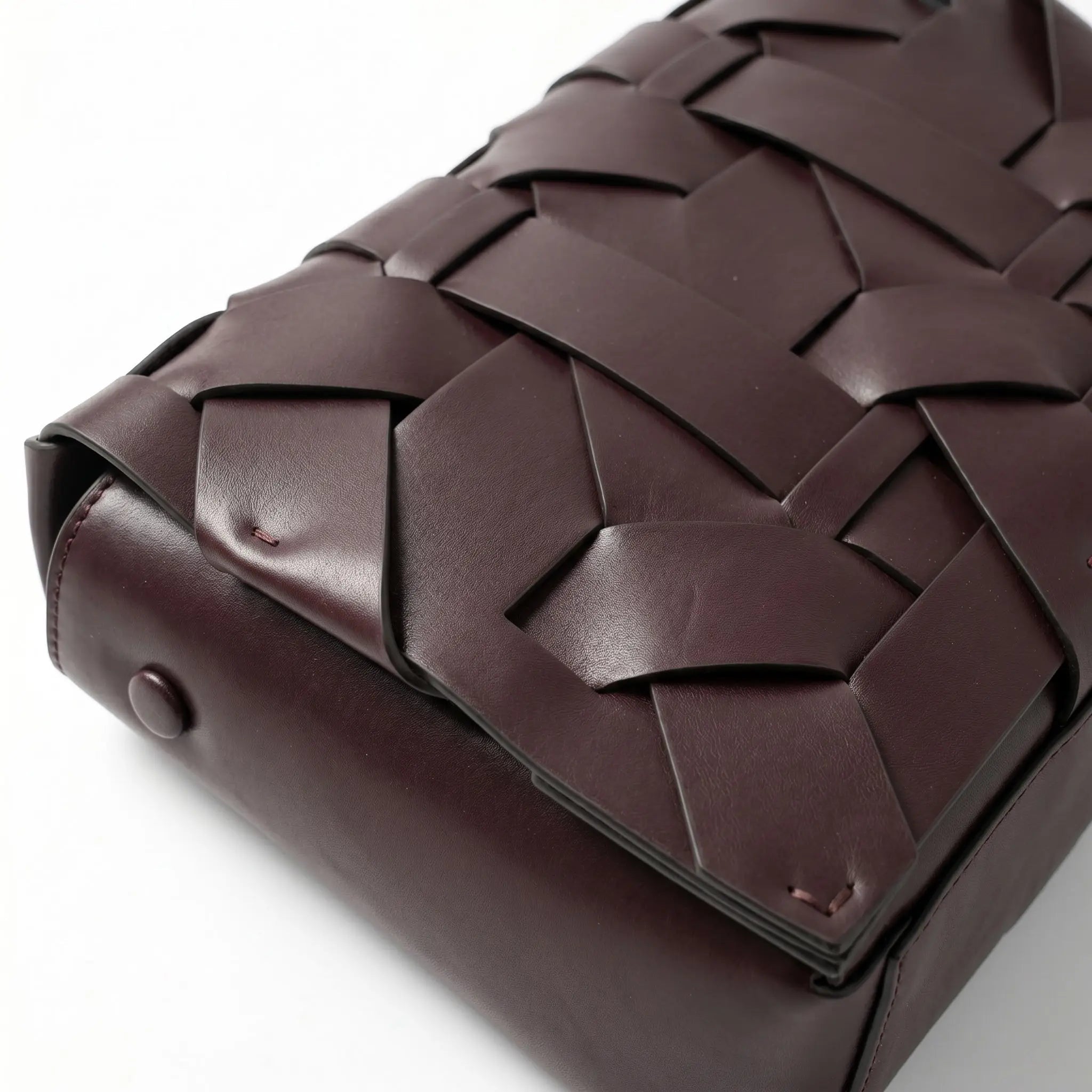 THE ZENOBIA WOVEN CLUTCH