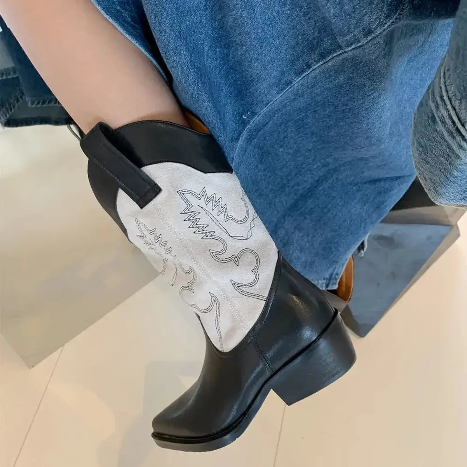 Popular Embroidery Women Mid-Calf Boots Autumn Winter Genuine Leather Western Boots Pointed Toe Shoes Woman Office Lady