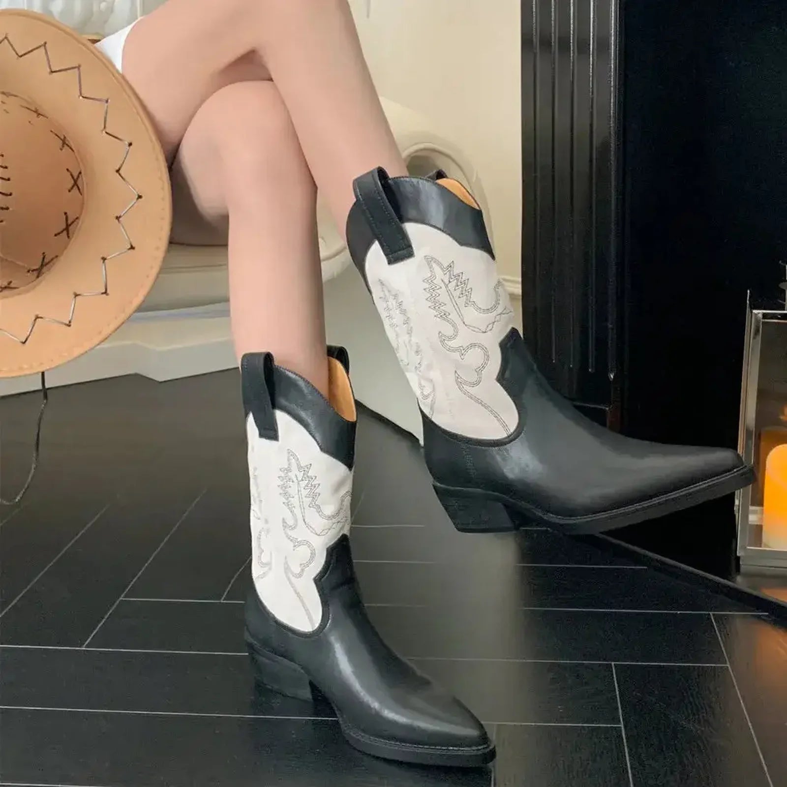 Popular Embroidery Women Mid-Calf Boots Autumn Winter Genuine Leather Western Boots Pointed Toe Shoes Woman Office Lady