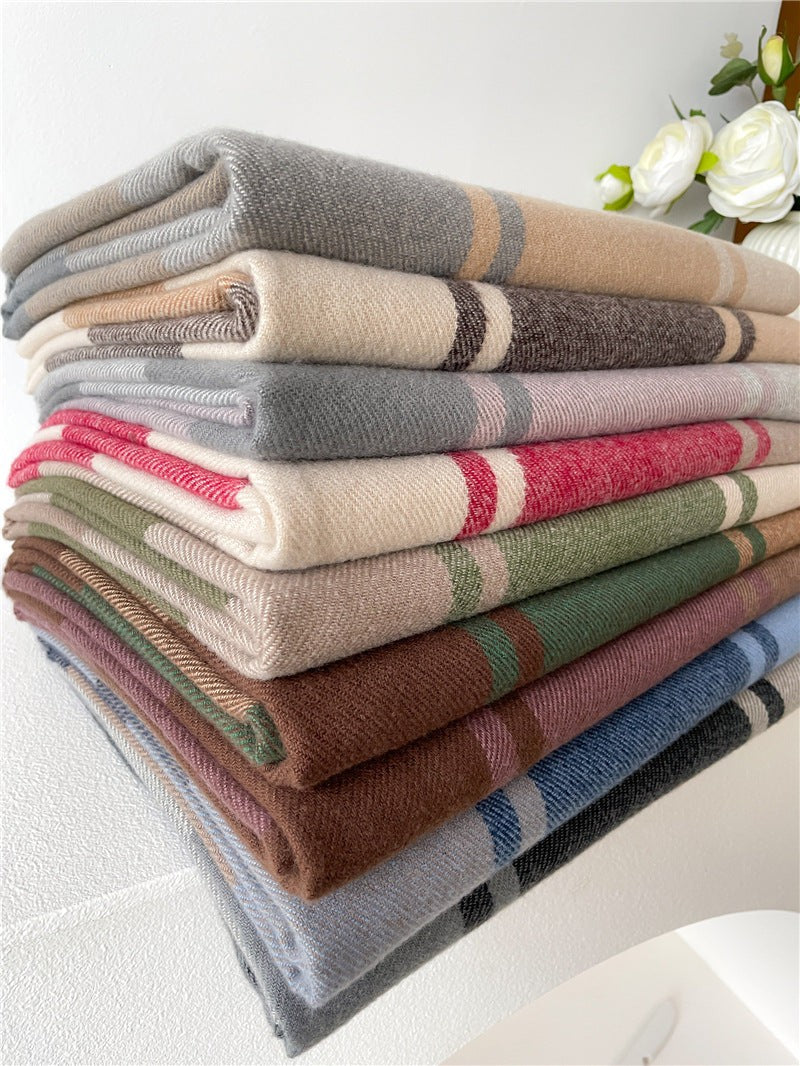Checkered Cashmere Scarf – Timeless Elegance for Every Season