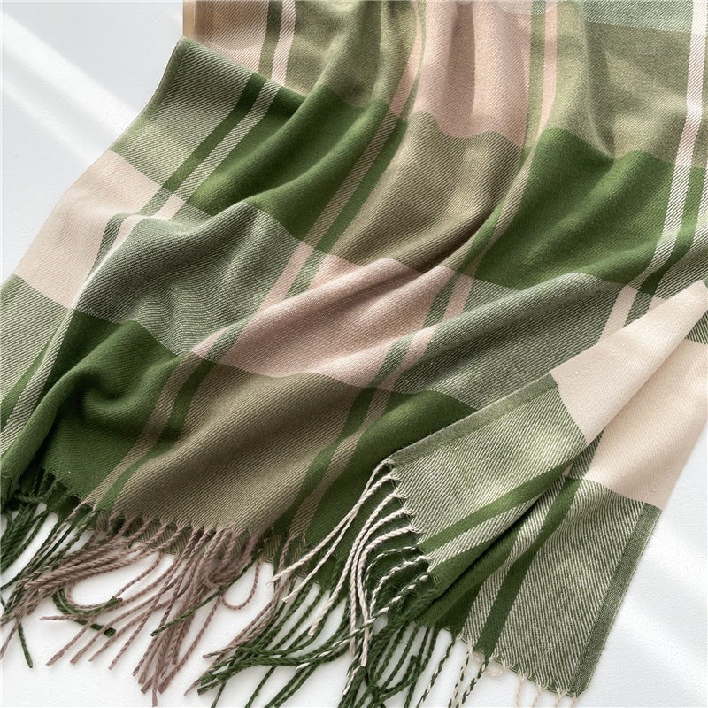Checkered Cashmere Scarf – Timeless Elegance for Every Season