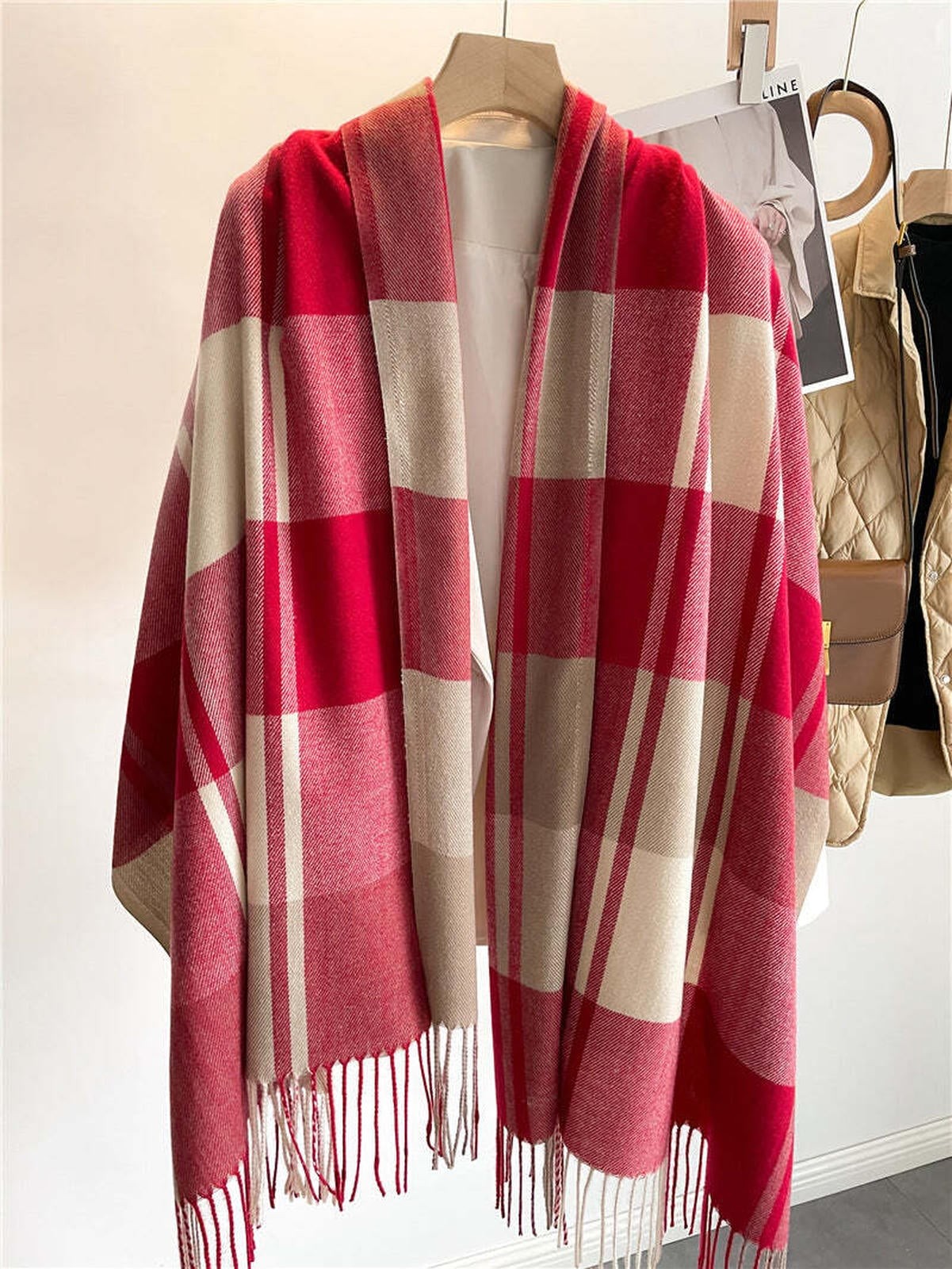 Checkered Cashmere Scarf – Timeless Elegance for Every Season