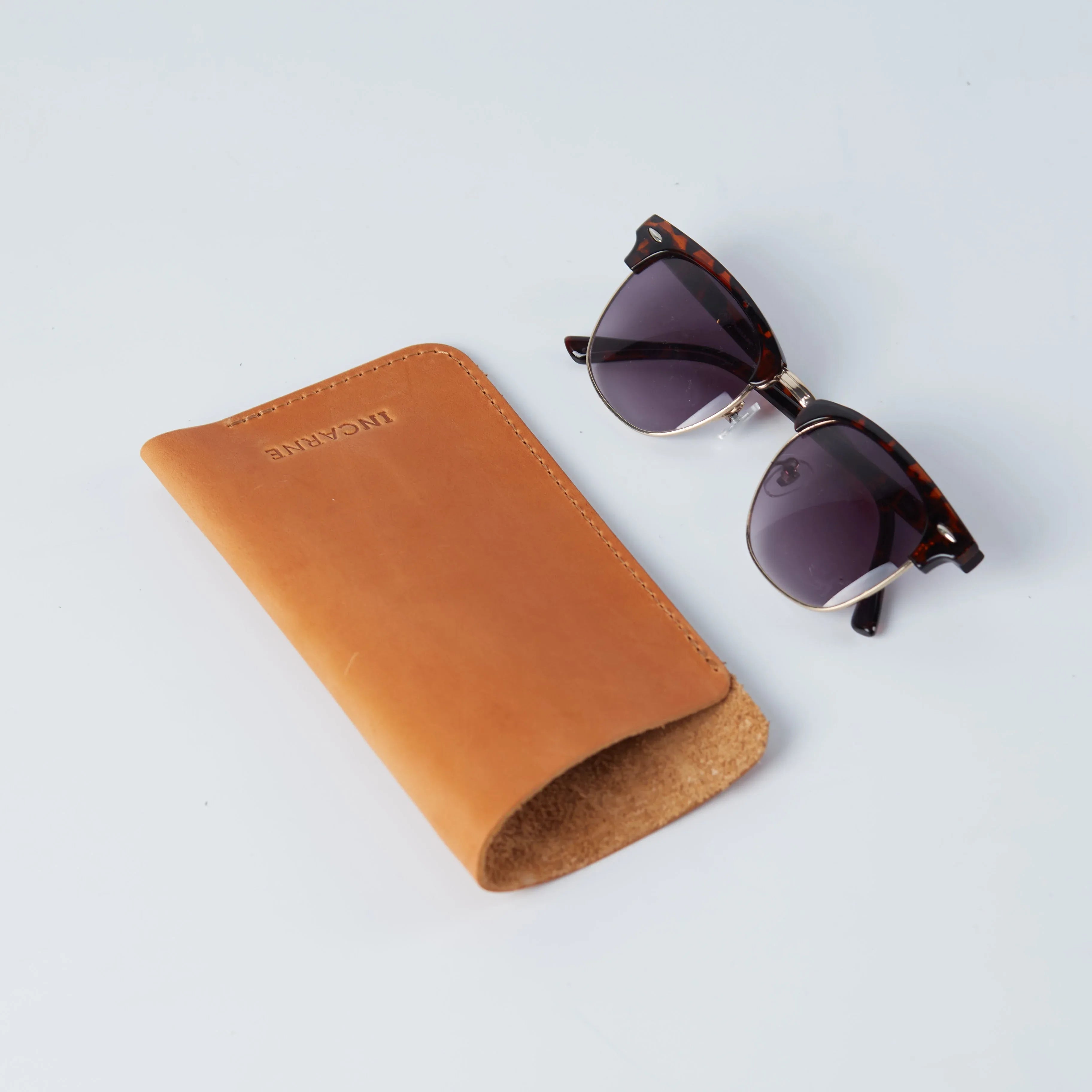 Catch glasses case