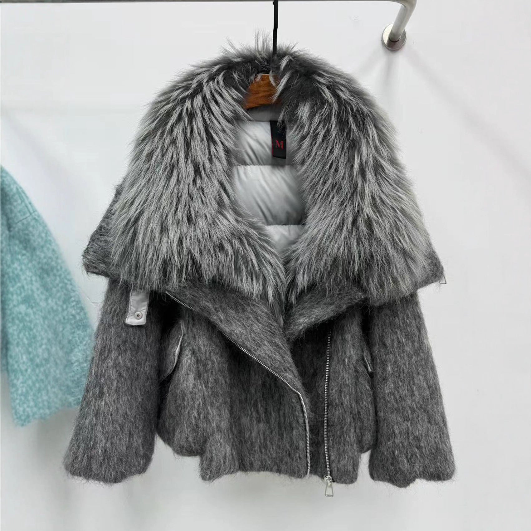 Womens Down Jacket With A Luxurious Cashmere Fur And Raccoon-Fur Collar