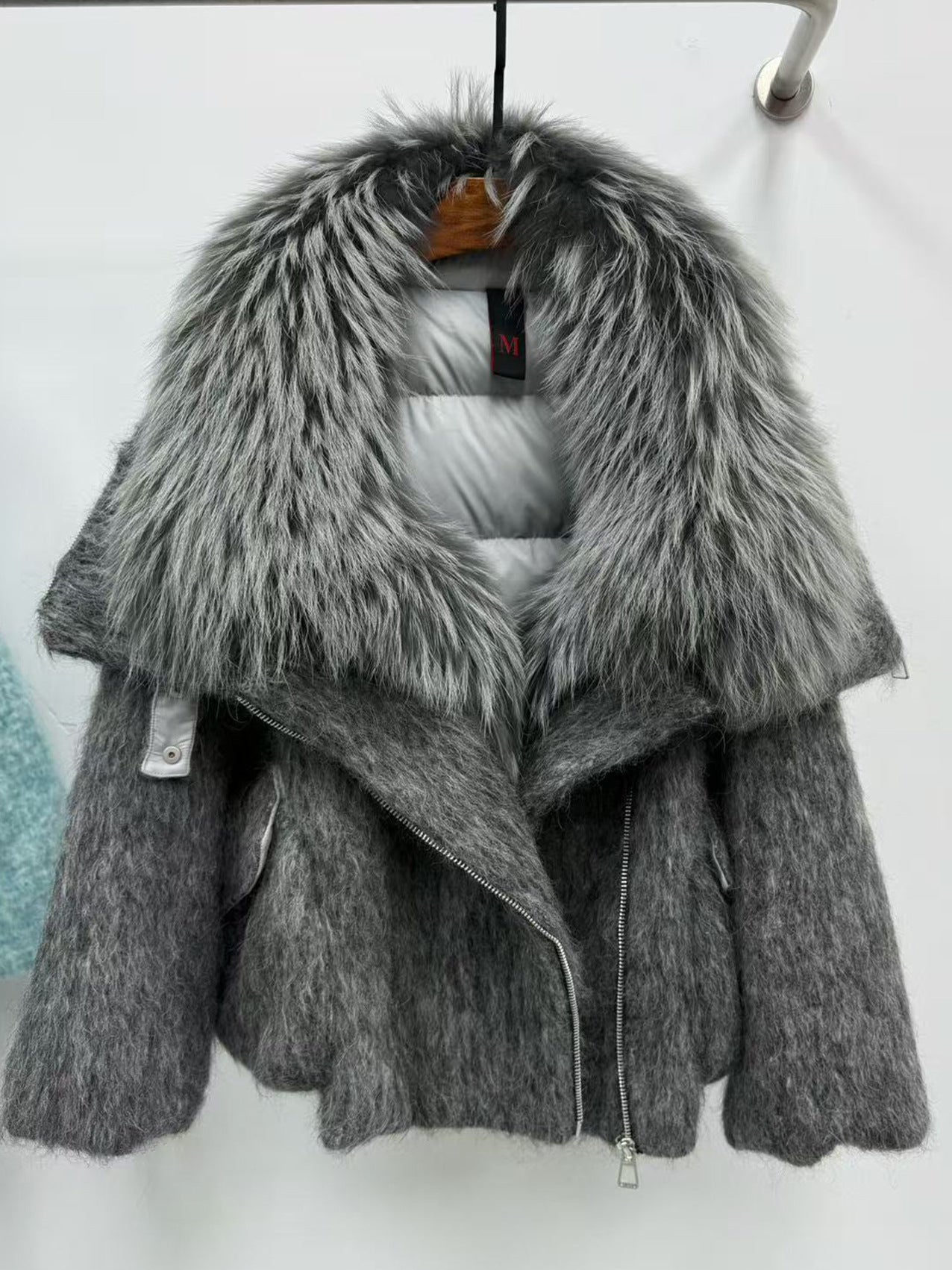 Womens Down Jacket With A Luxurious Cashmere Fur And Raccoon-Fur Collar
