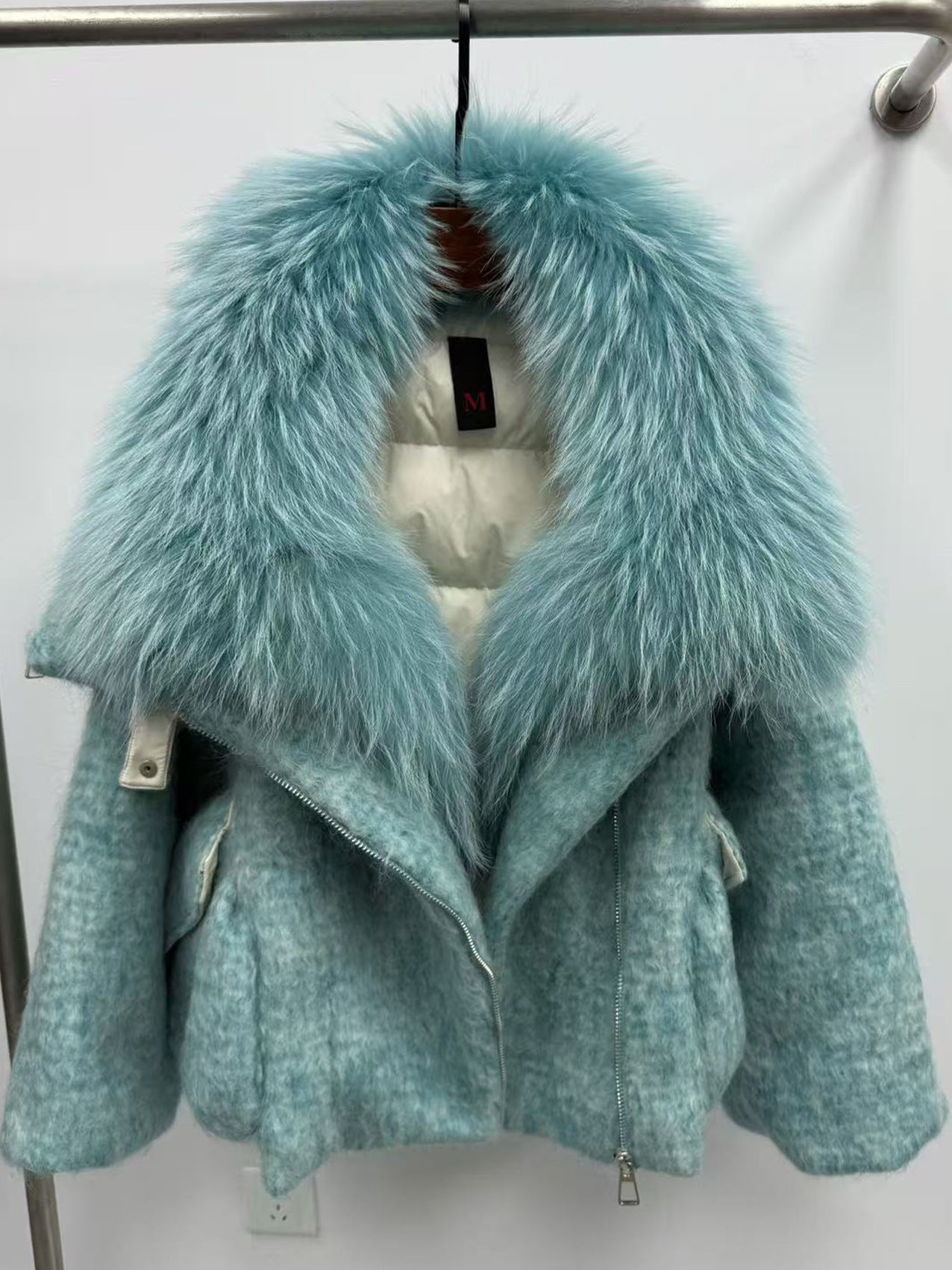 Womens Down Jacket With A Luxurious Cashmere Fur And Raccoon-Fur Collar