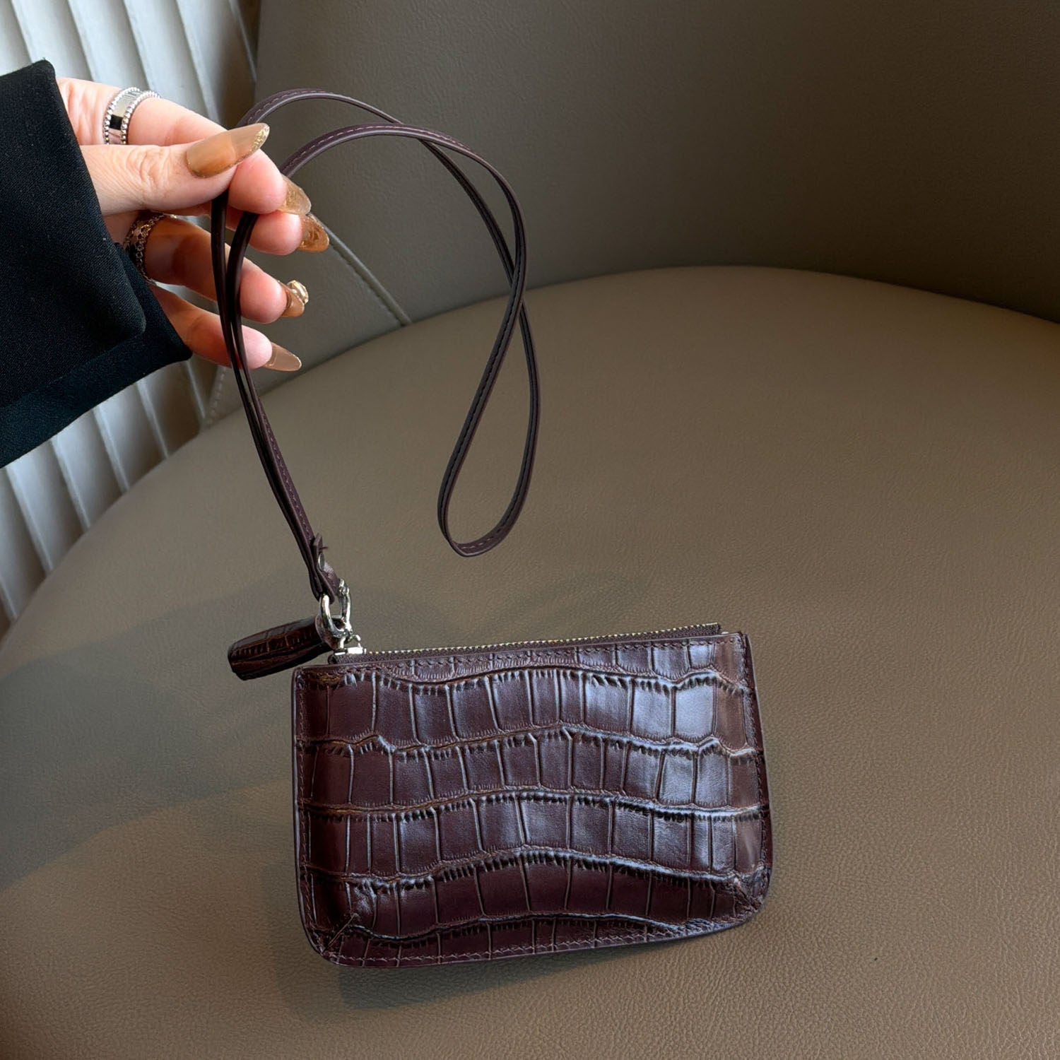 Premium Oil-Waxed Cowhide Leather Neck Wallet Cardholder Coin Purse - Crocodile Pattern Card Holder