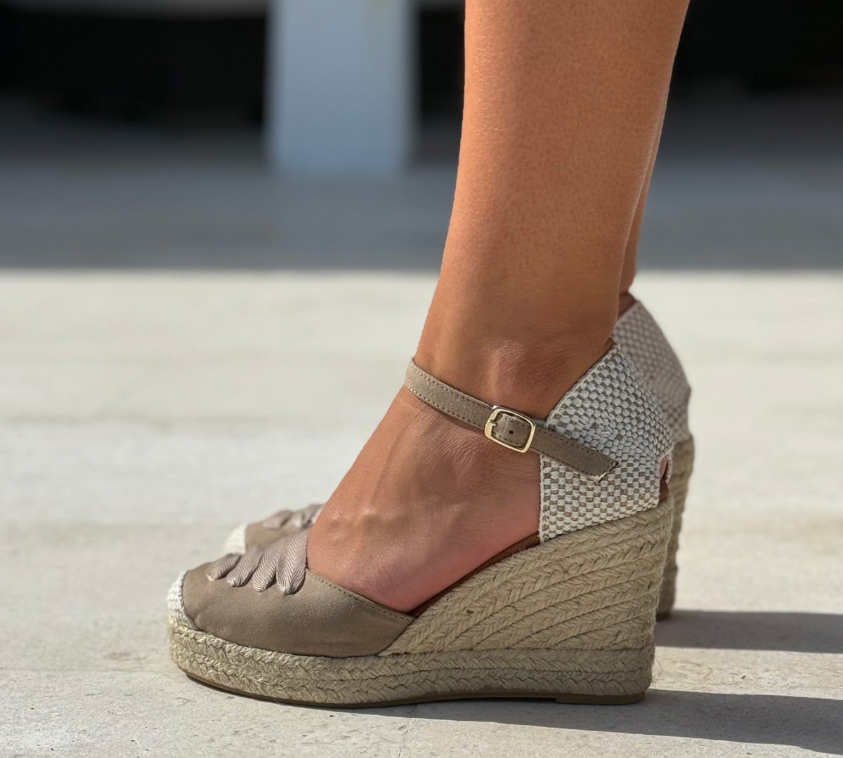 Jimena High Strap Taupe Laced