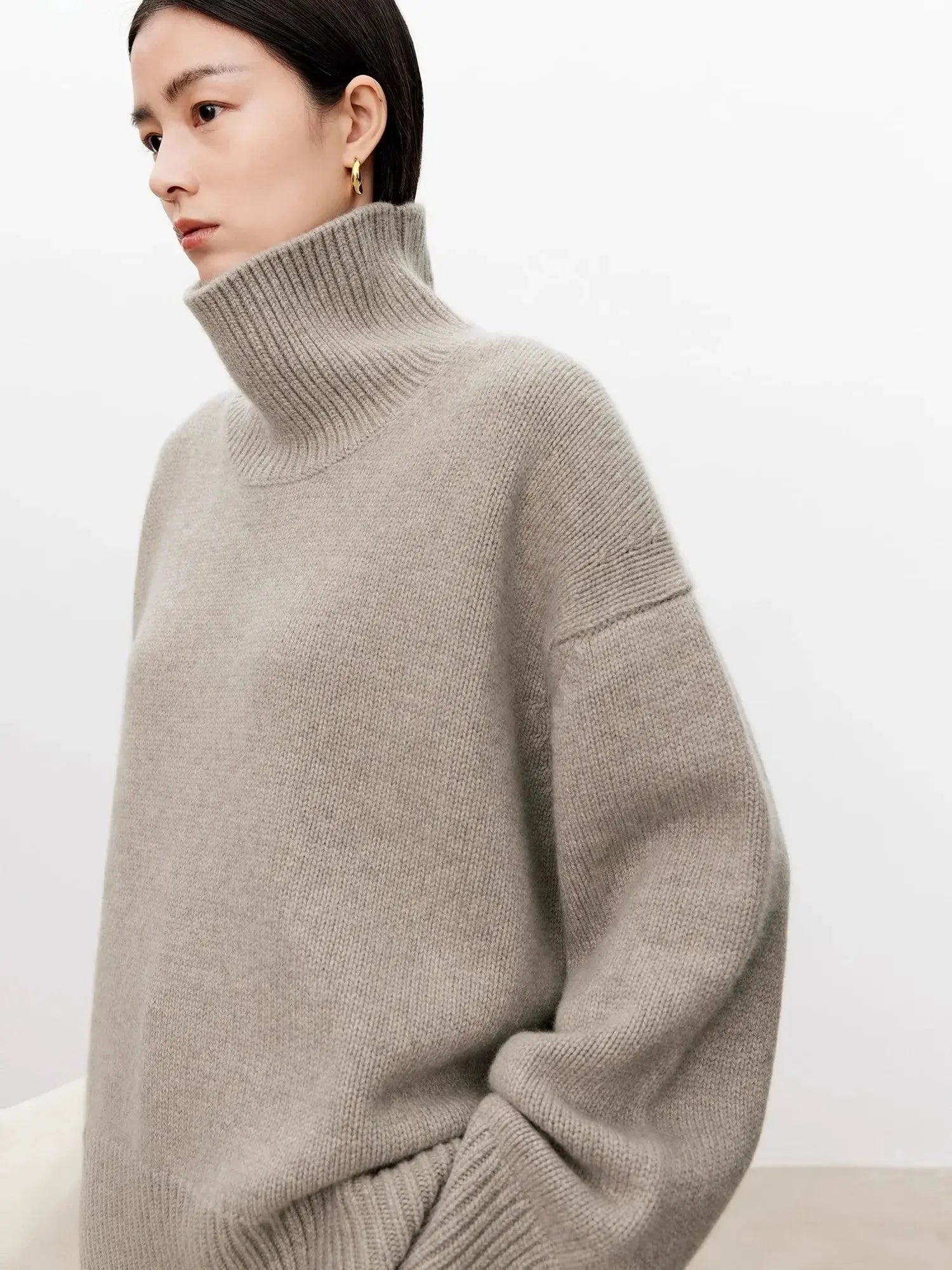 Luxurious Pure Cashmere Turtleneck Sweater - Overture Gifts