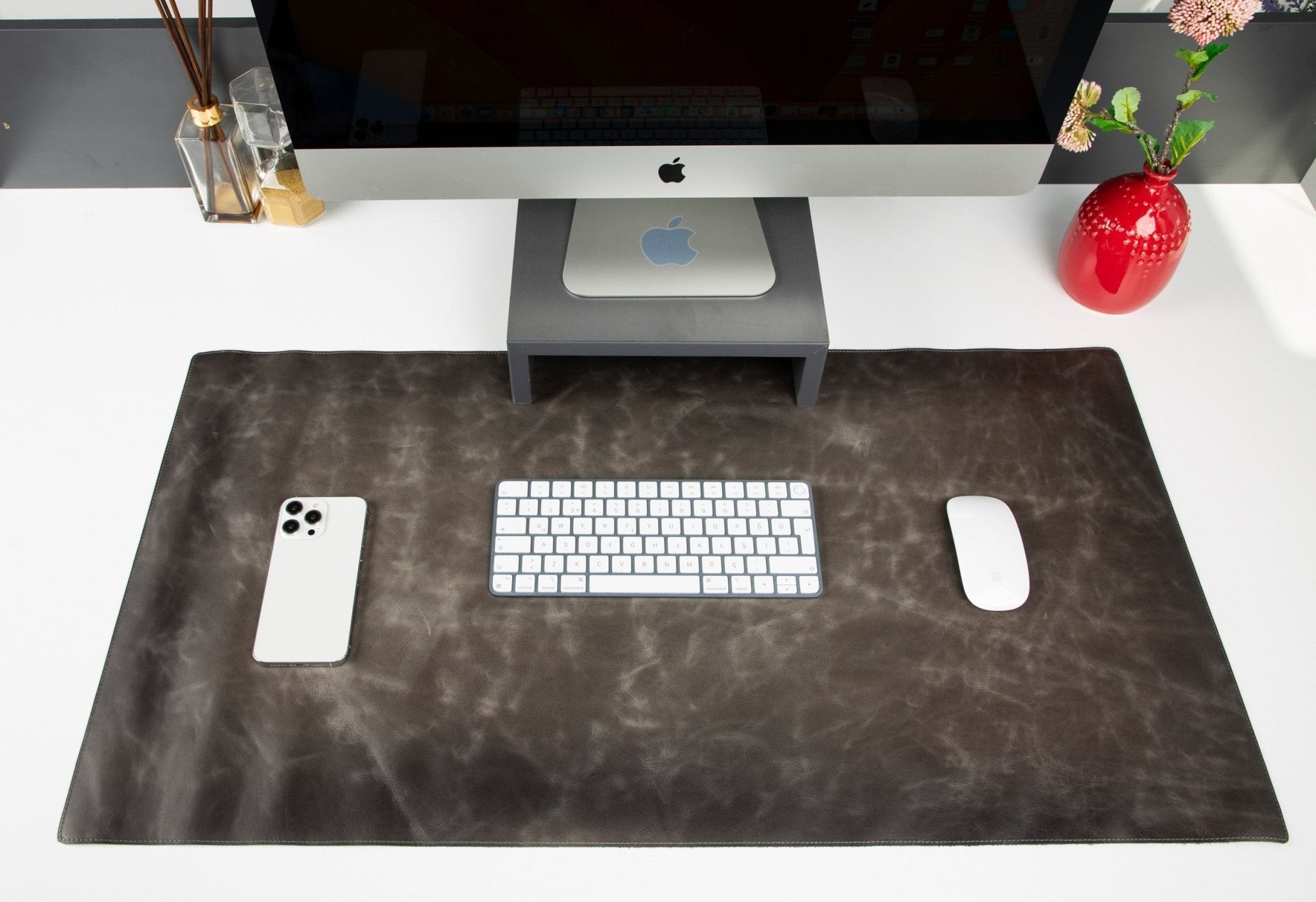 Natural Leather Desk Mat (91 cm x 48 cm) - Overture Gifts