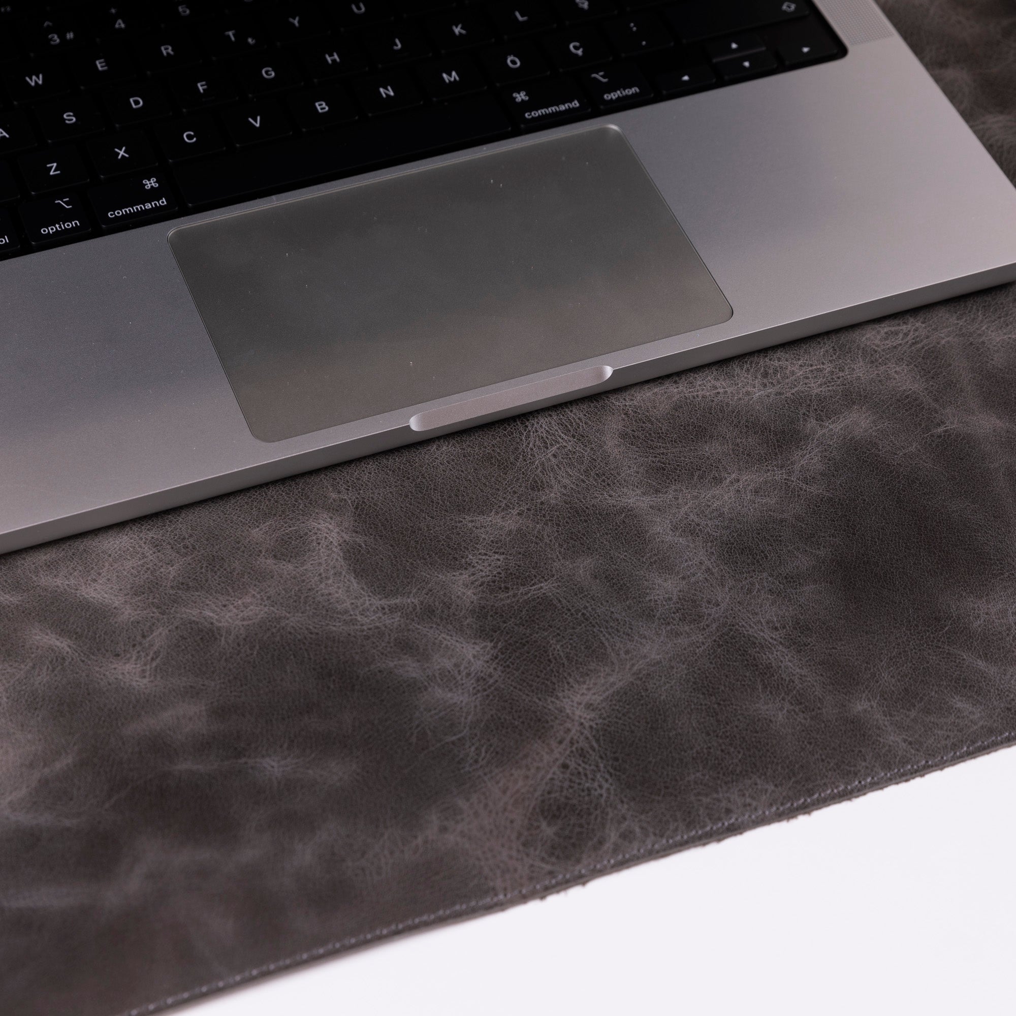 Natural Leather Desk Mat (91 cm x 48 cm) - Overture Gifts