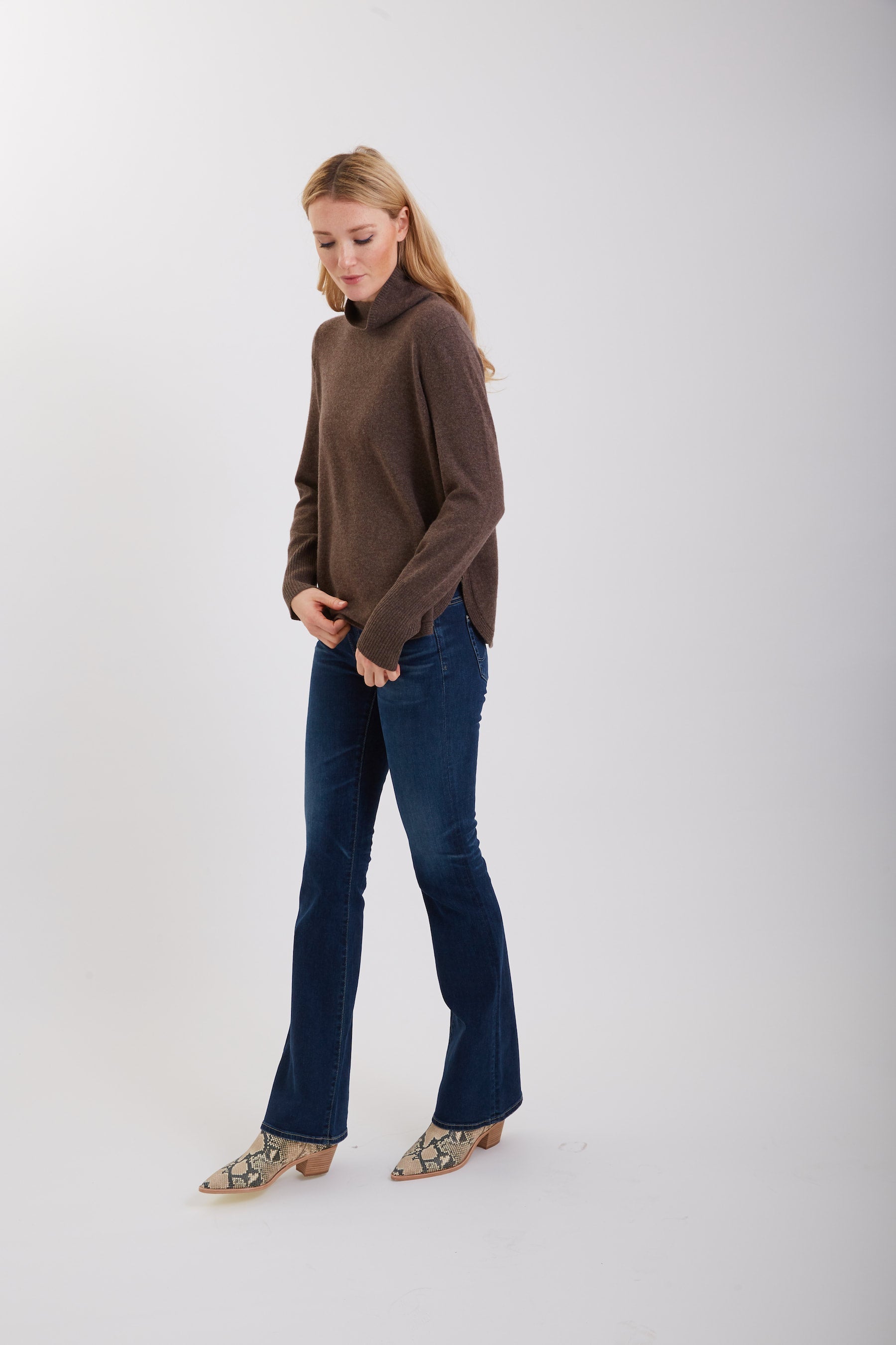 Classic Cashmere Funnel Neck Zipper with Curved Hem #191108