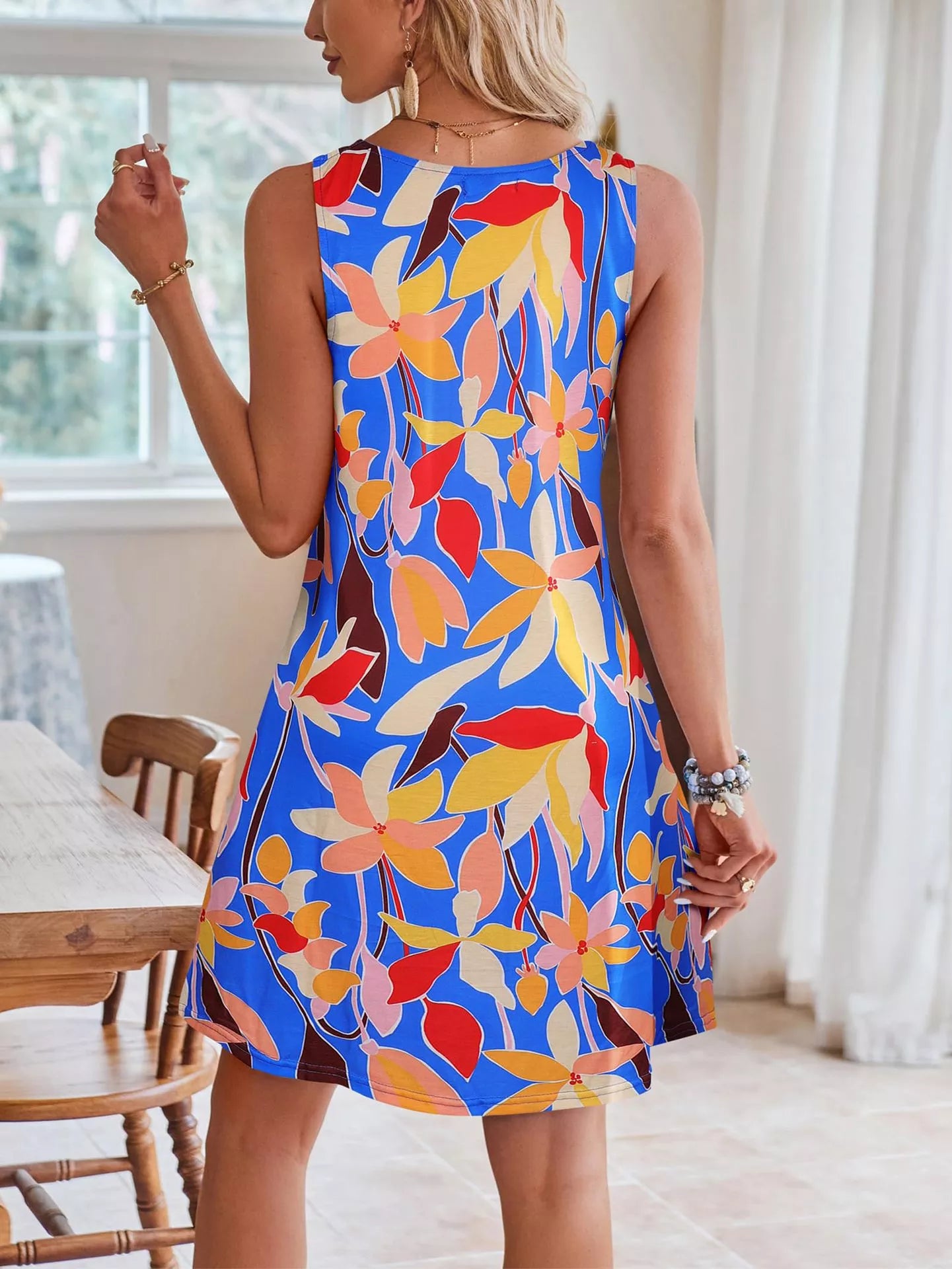 Tropical Leaf Print V-Neck Sleeveless Dress