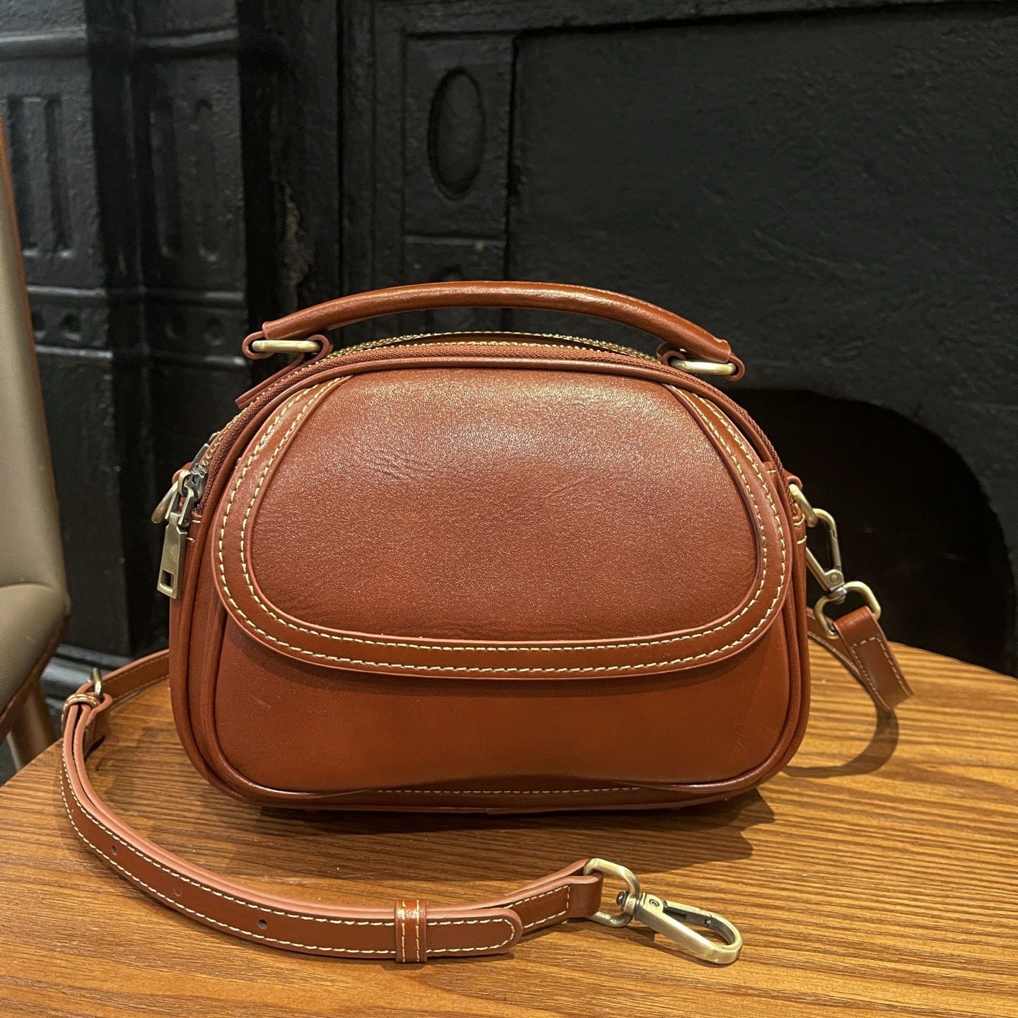 Top-grain Leather Single-shoulder Crossbody Bag, 2025 New Women's Vintage Handbag, Stylish And Versatile Simple Small Round Bag