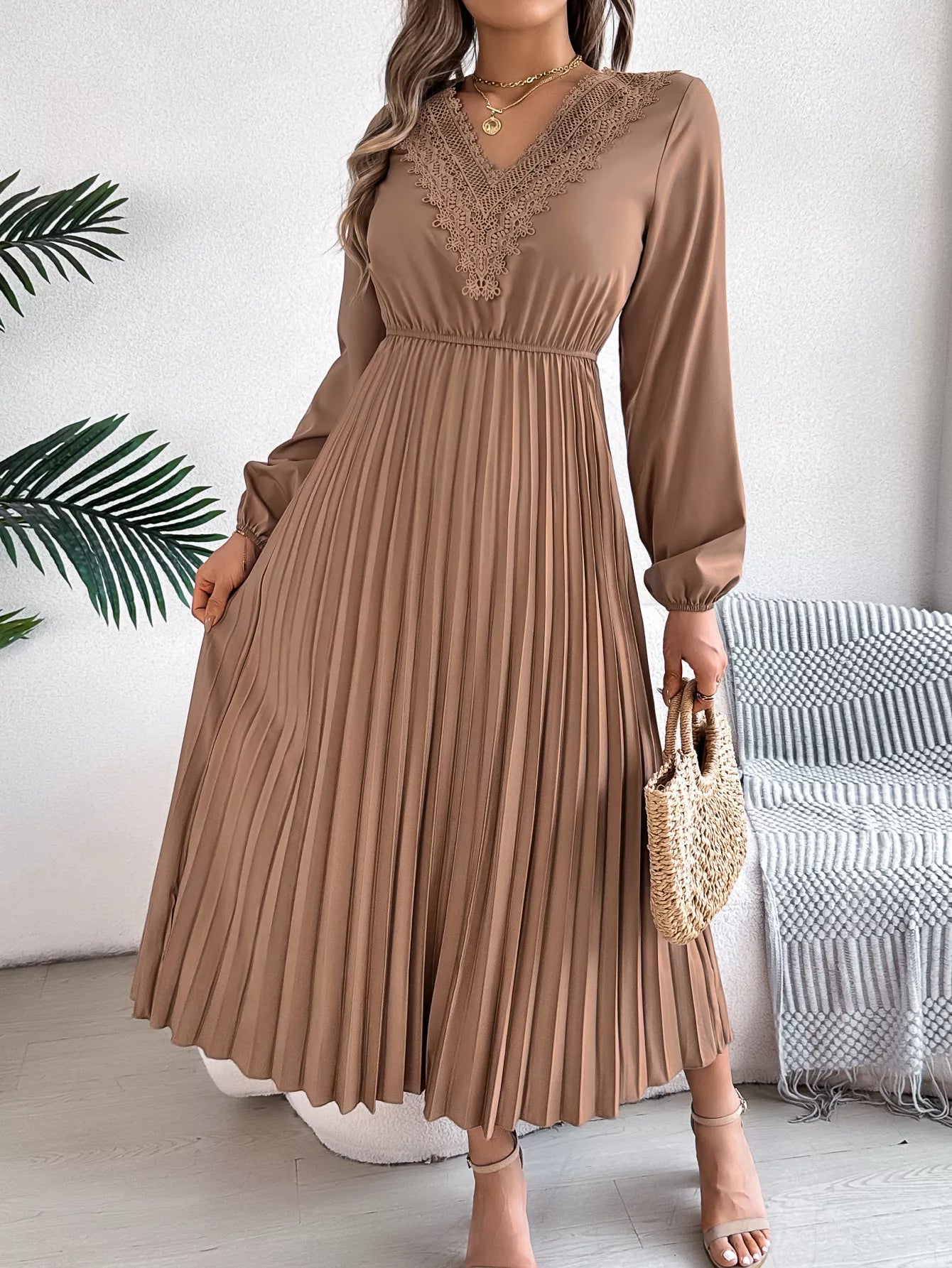 Lace Detail V-Neck Pleated Dress