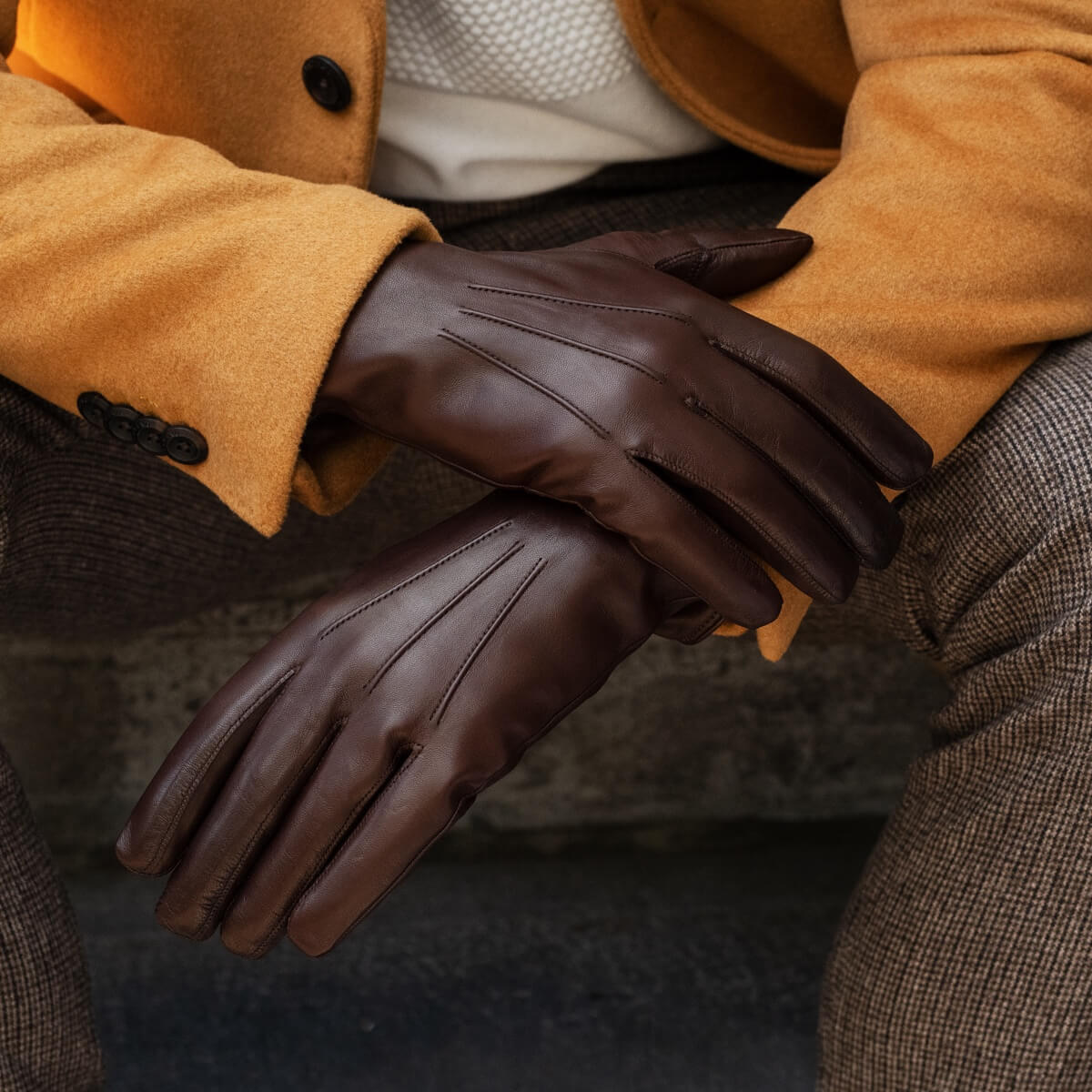 Marco (brown) - Italian lambskin leather gloves with brown rabbit fur lining