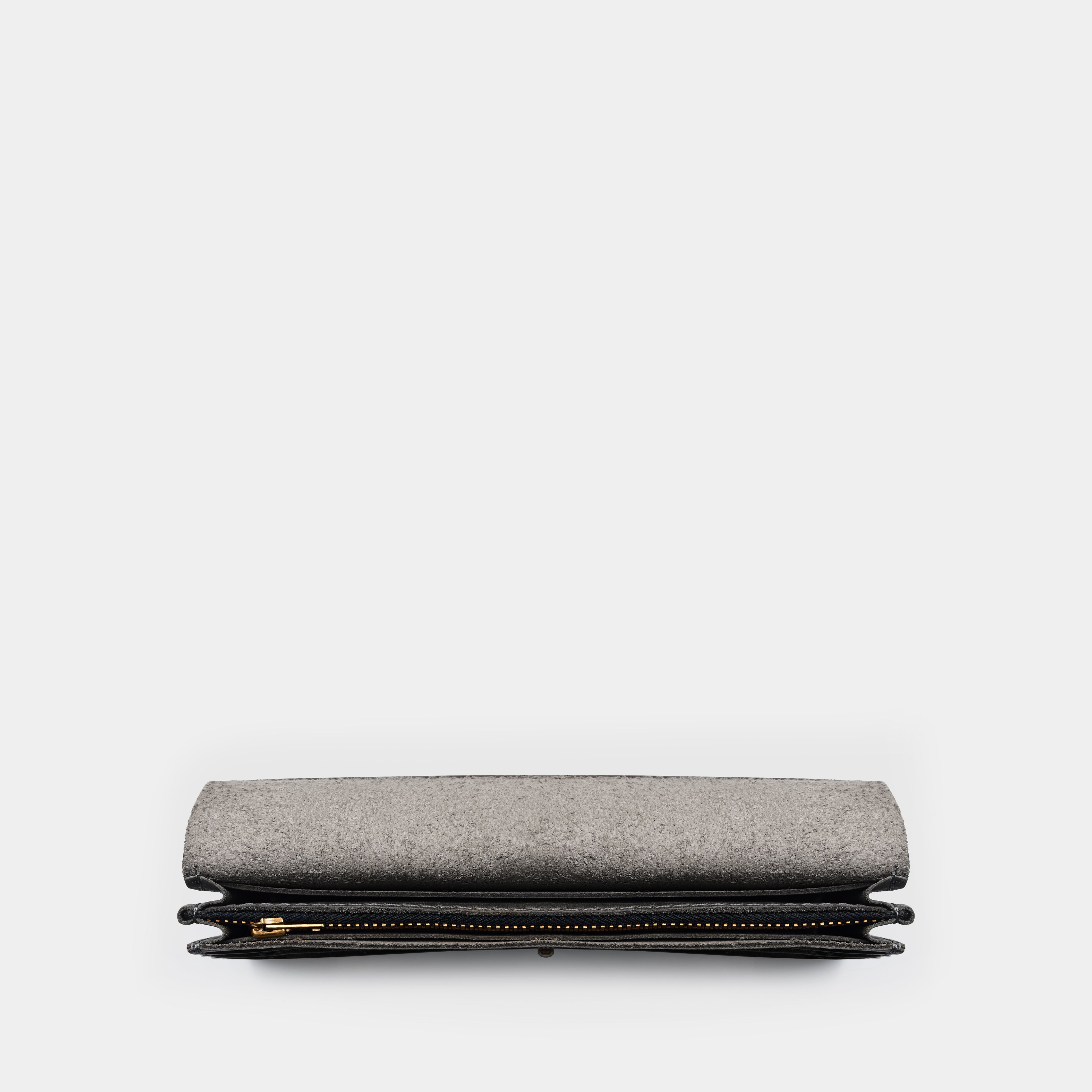 Simple wallet-clutch