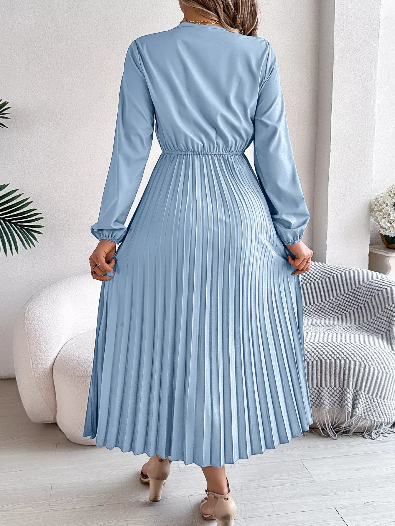 Lace Detail V-Neck Pleated Dress