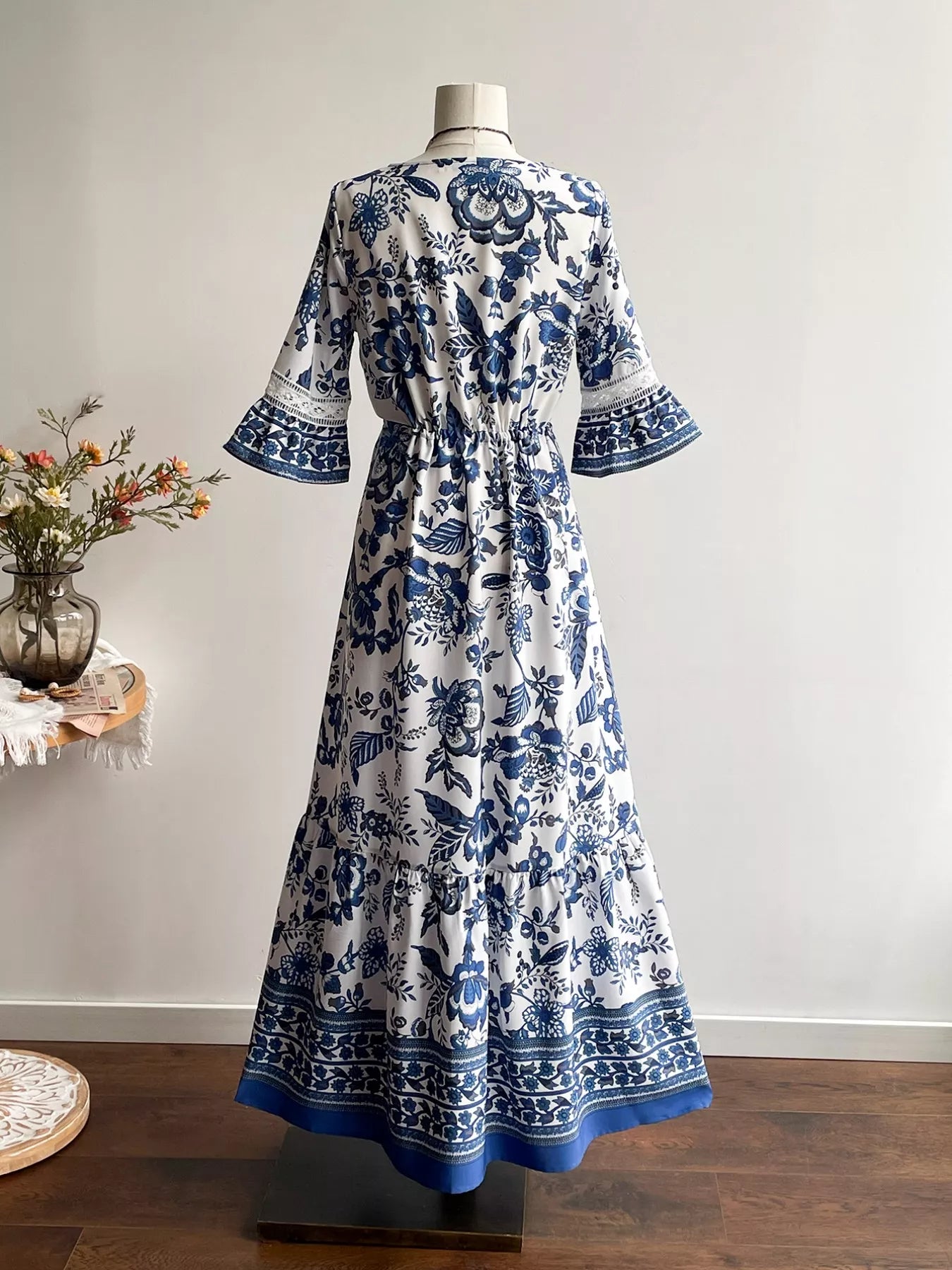 Floral Print V-Neck Flounce Sleeve Dress