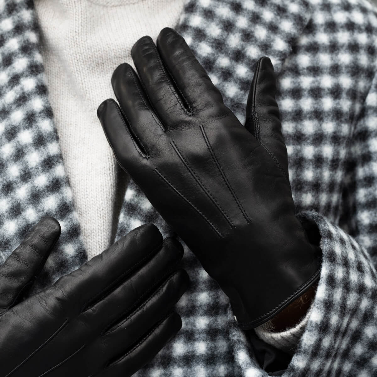 Francesca (black) - Italian lambskin leather gloves with brown rabbit fur lining