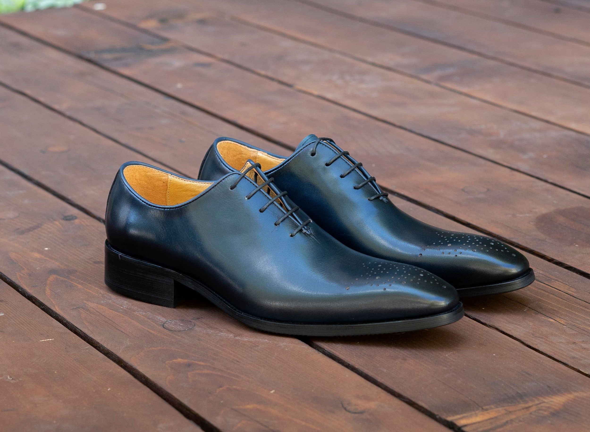 Carrucci Burnished Calfskin Oxford - Navy
