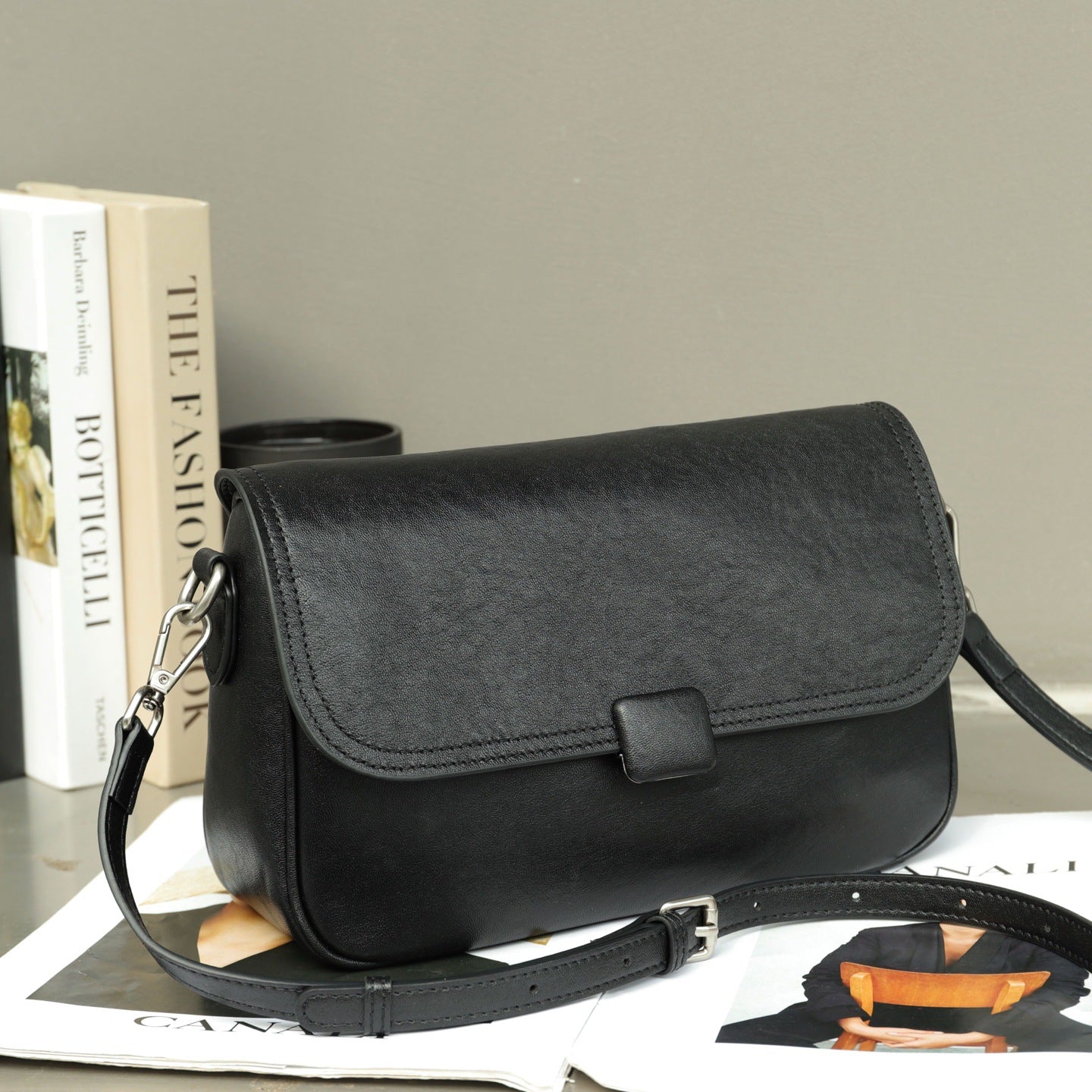 Real Leather Women's Bag Cross-border New Single Shoulder Crossbody Bag, Top Layer Cowhide, College Style Mailman Bag, Commuting Cambridge Bag