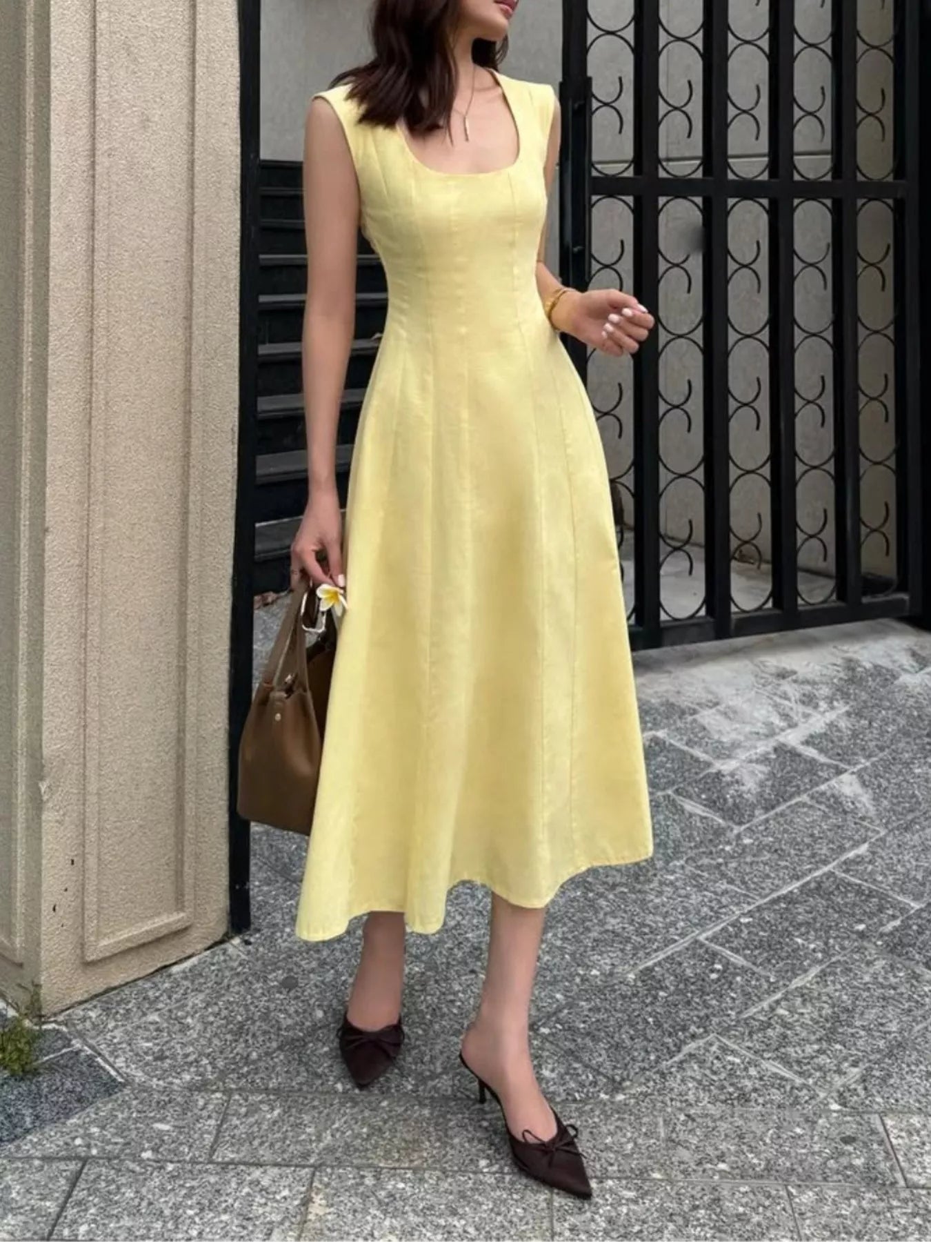 Sleeveless Scoop Neck A-Line Midi Dress
