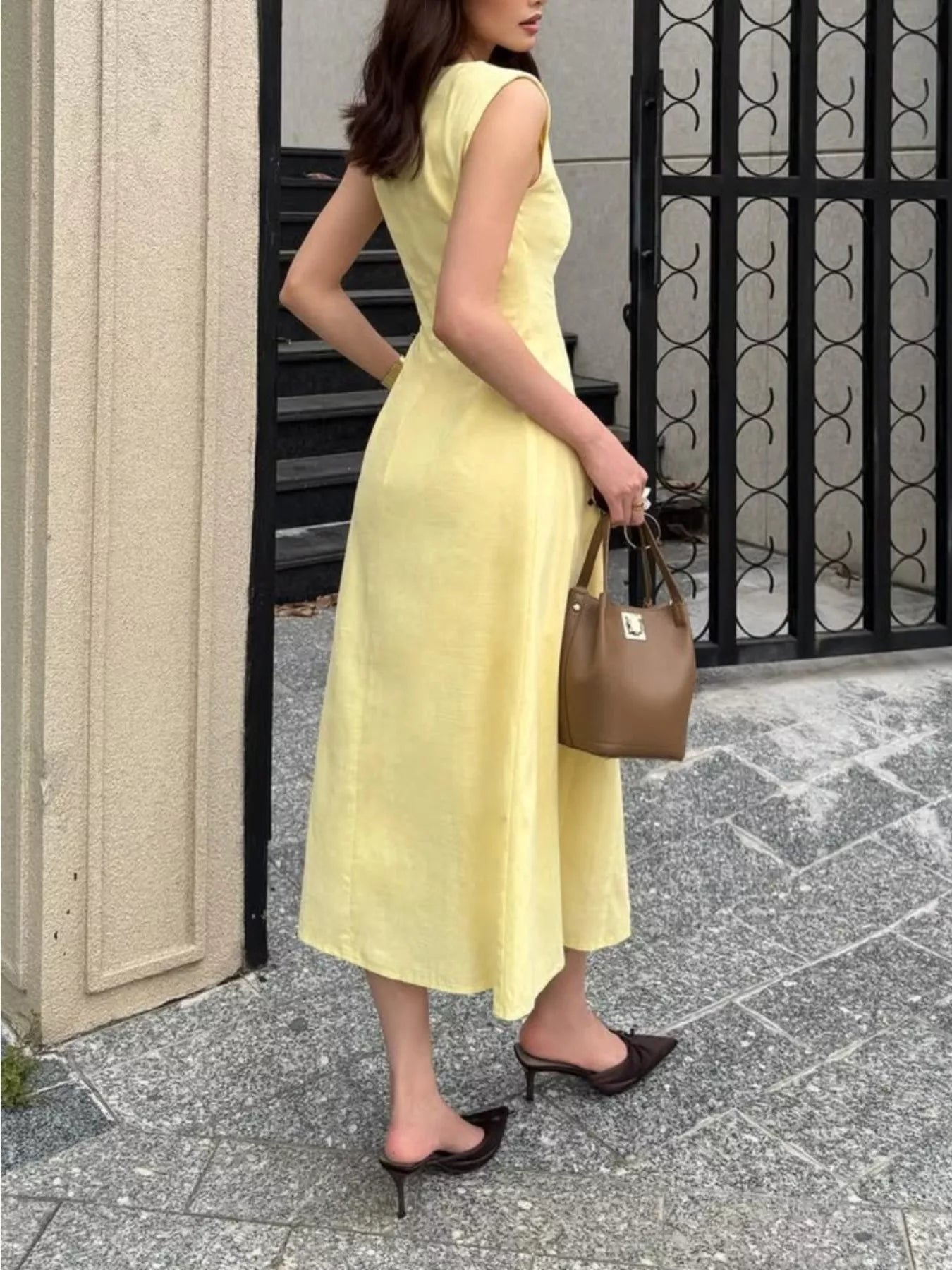 Sleeveless Scoop Neck A-Line Midi Dress
