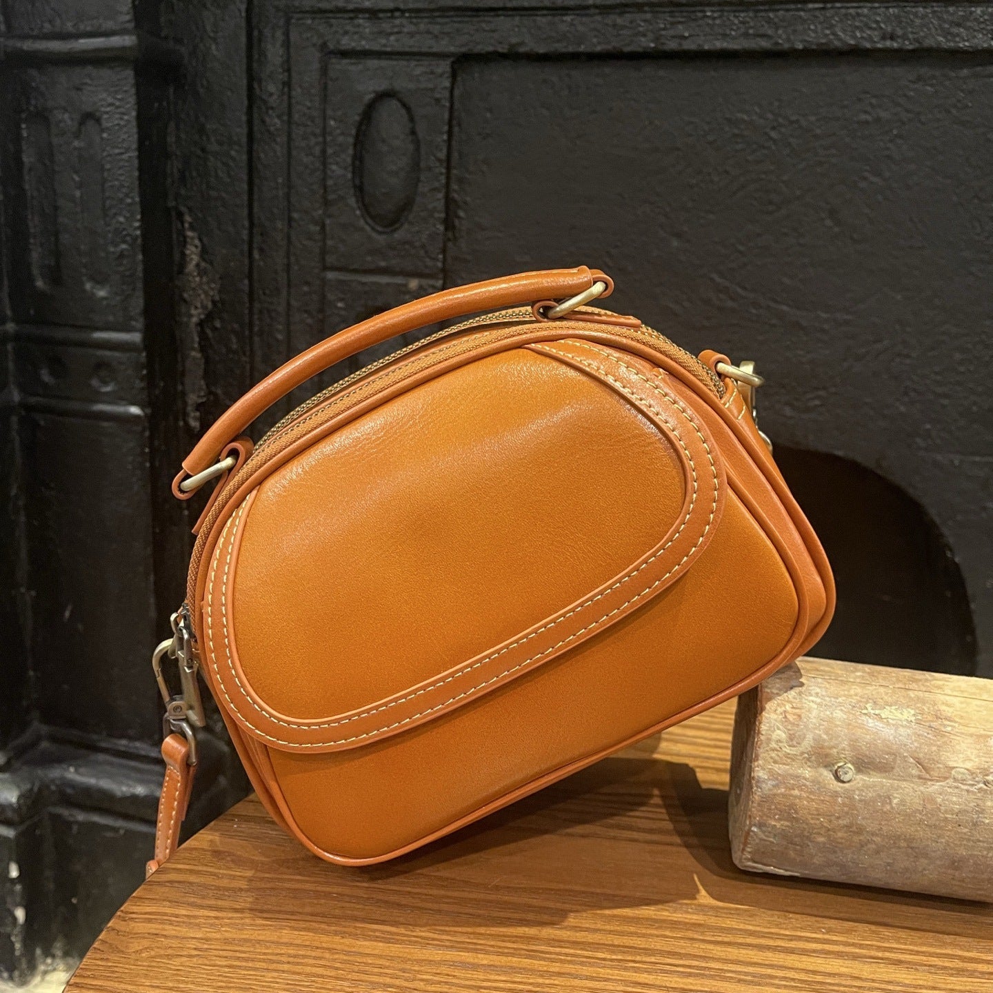 Top-grain Leather Single-shoulder Crossbody Bag, 2025 New Women's Vintage Handbag, Stylish And Versatile Simple Small Round Bag