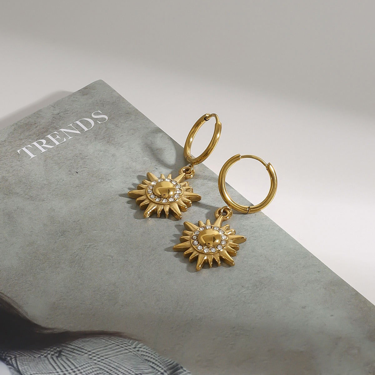 18k gold sun-shaped diamond-studded earrings with unique design
