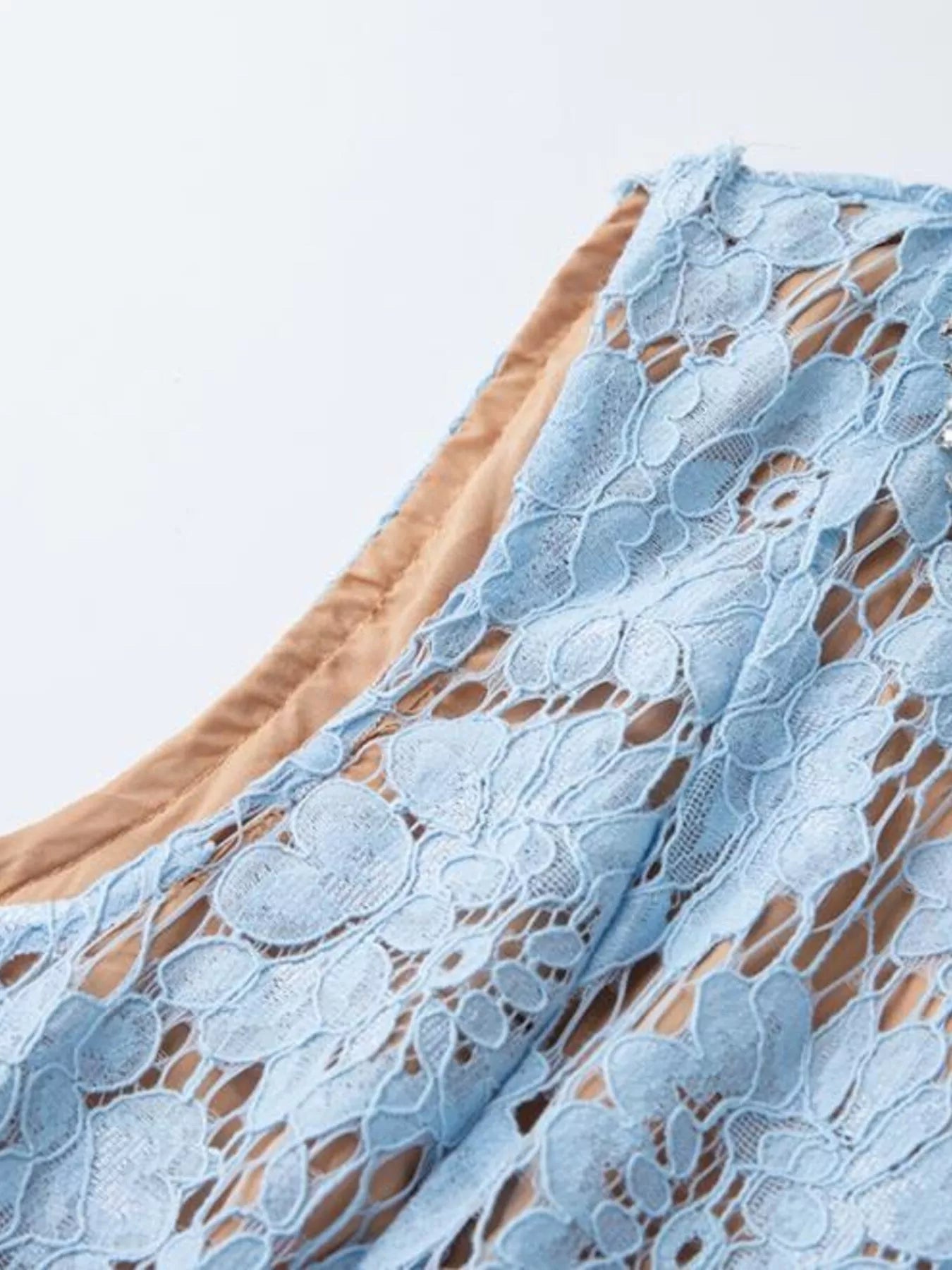 Pearl Neckline Sleeveless Lace Dress