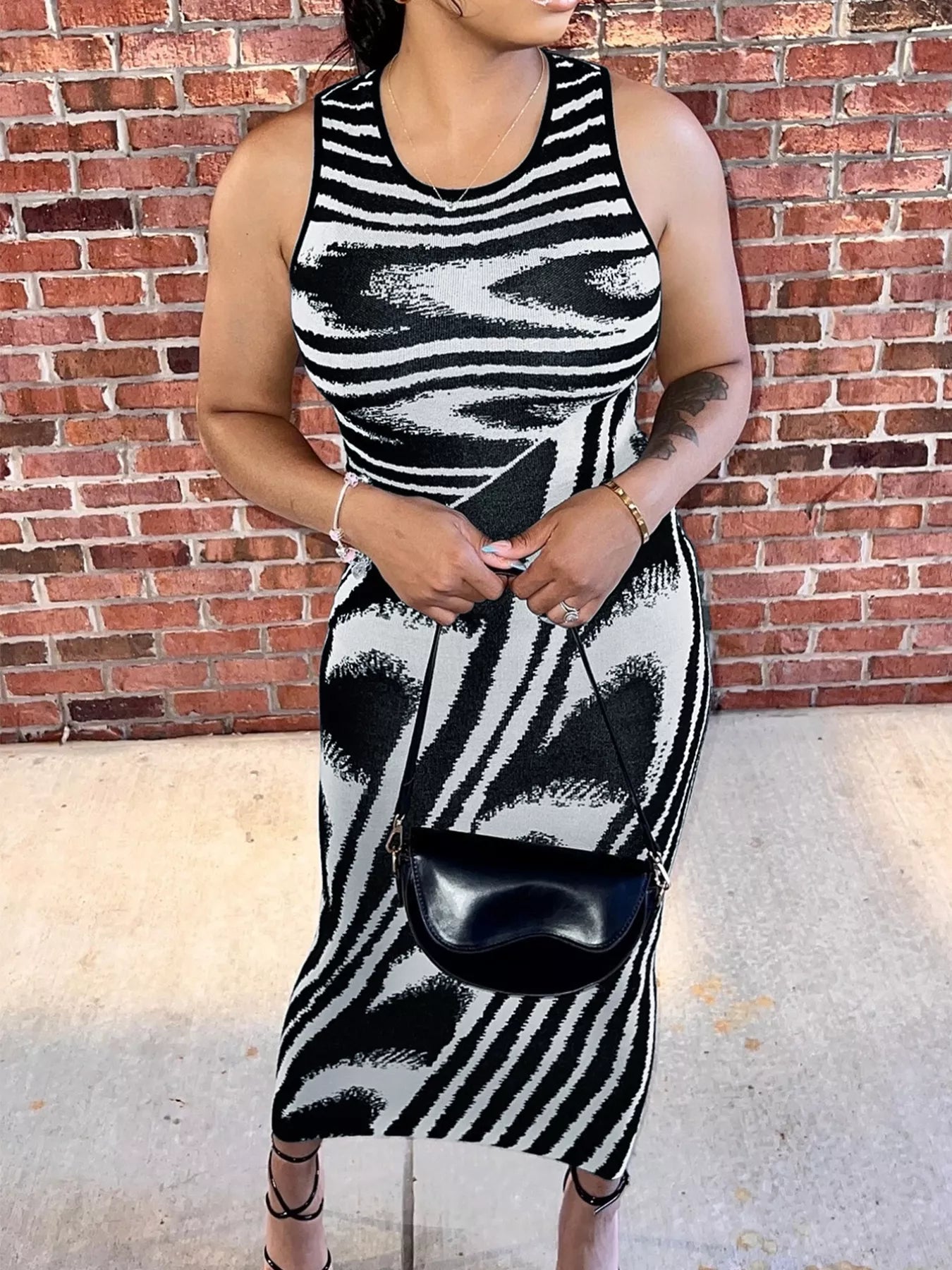 Plus Size Sleeveless Bodycon Maxi Dress with Abstract Print