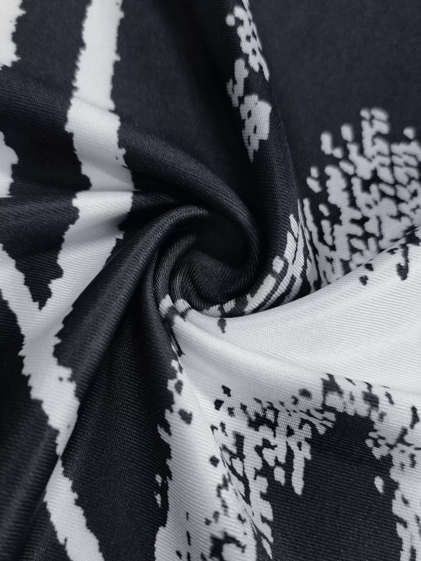 Plus Size Sleeveless Bodycon Maxi Dress with Abstract Print