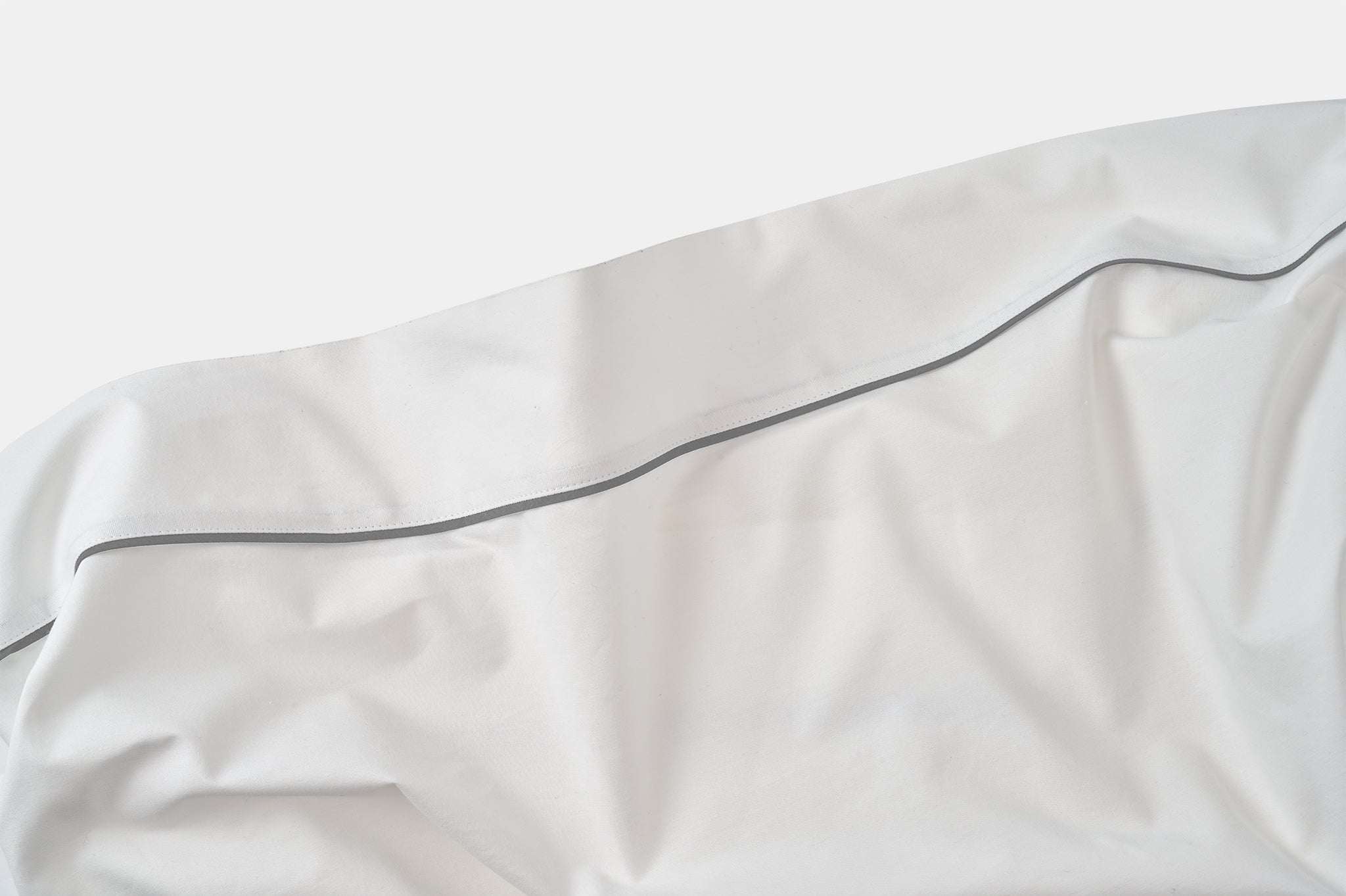 Cotton Percale Bed Sheet Set with Classic Piping Design