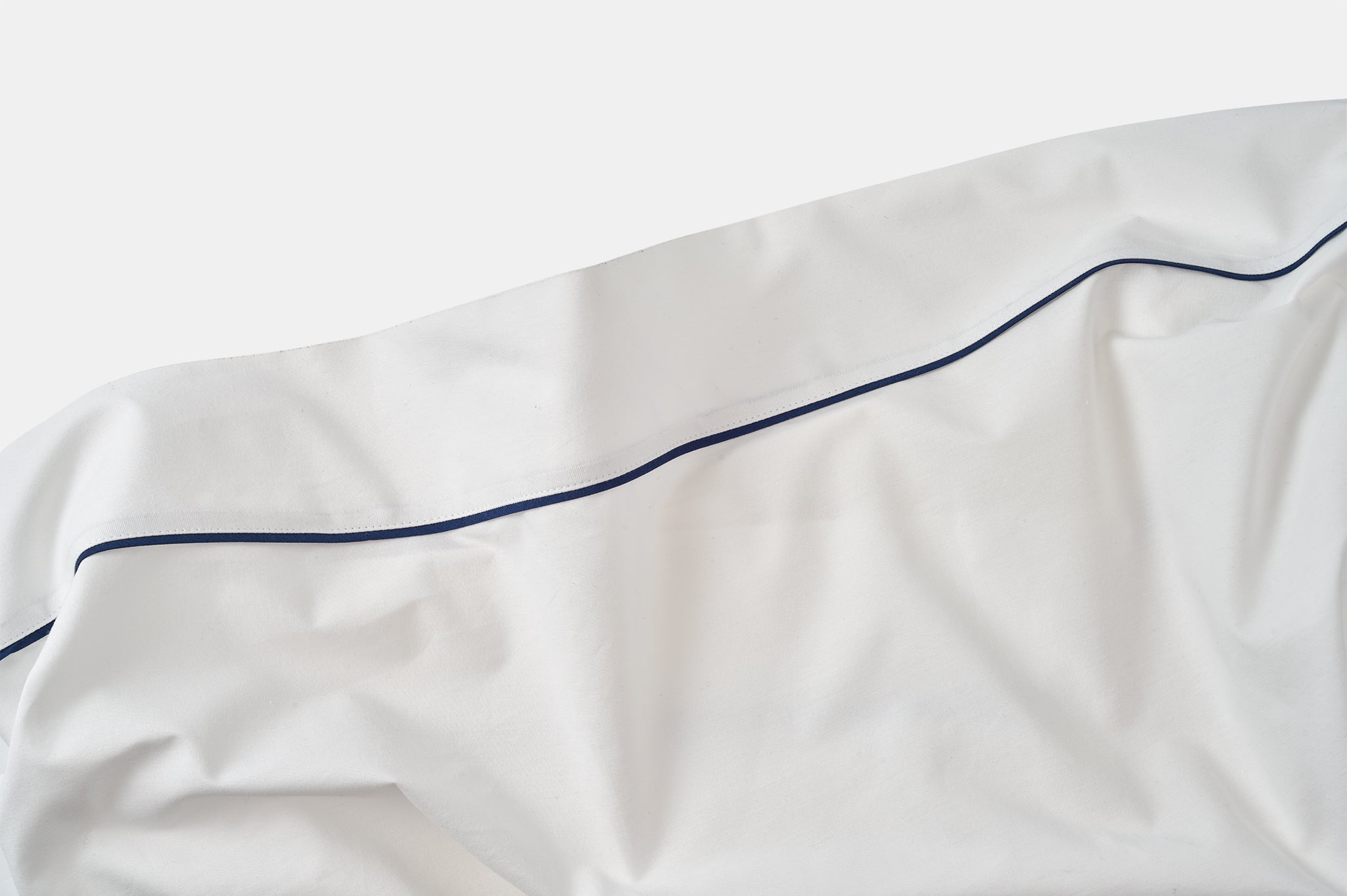 Cotton Percale Bed Sheet Set with Classic Piping Design