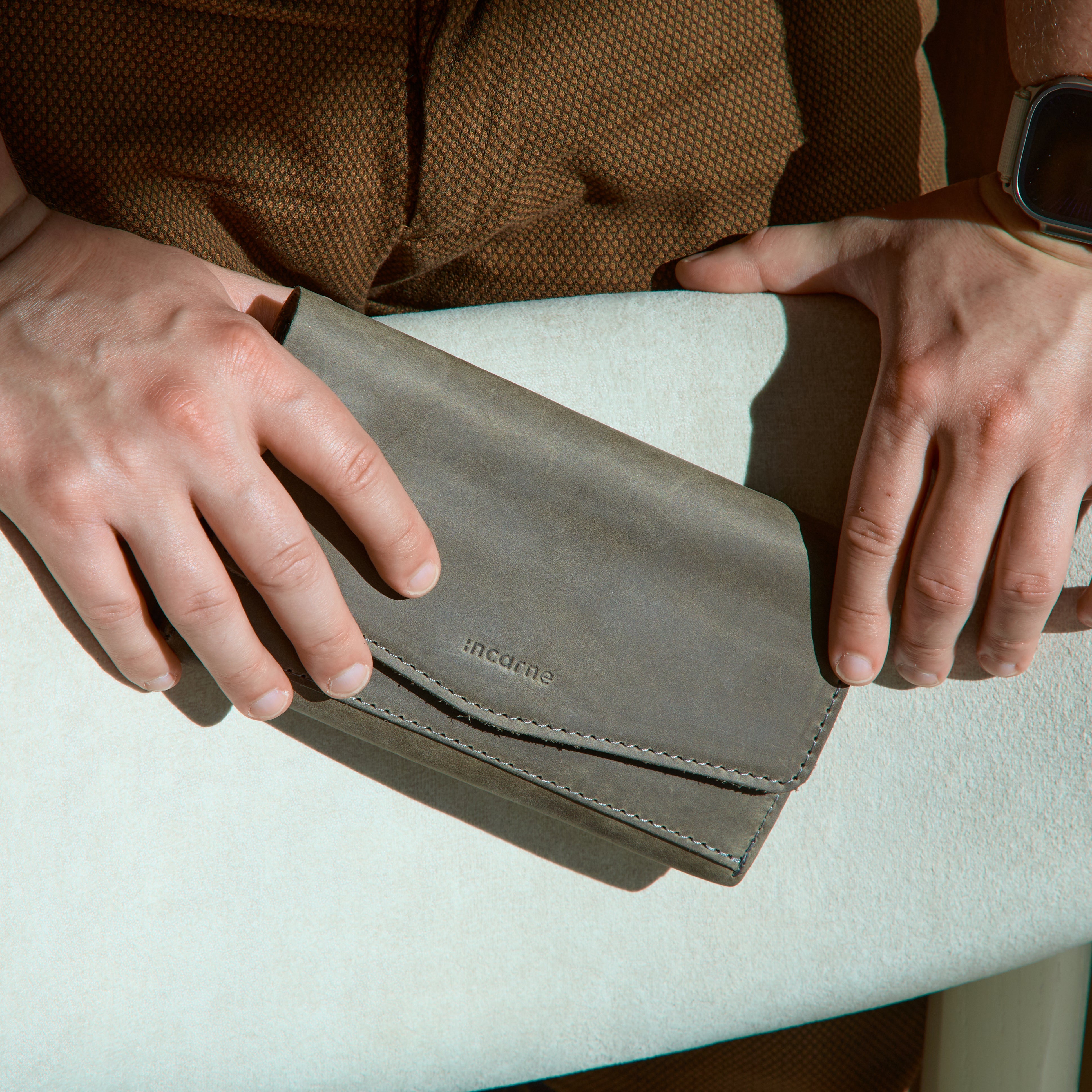 Simple wallet-clutch