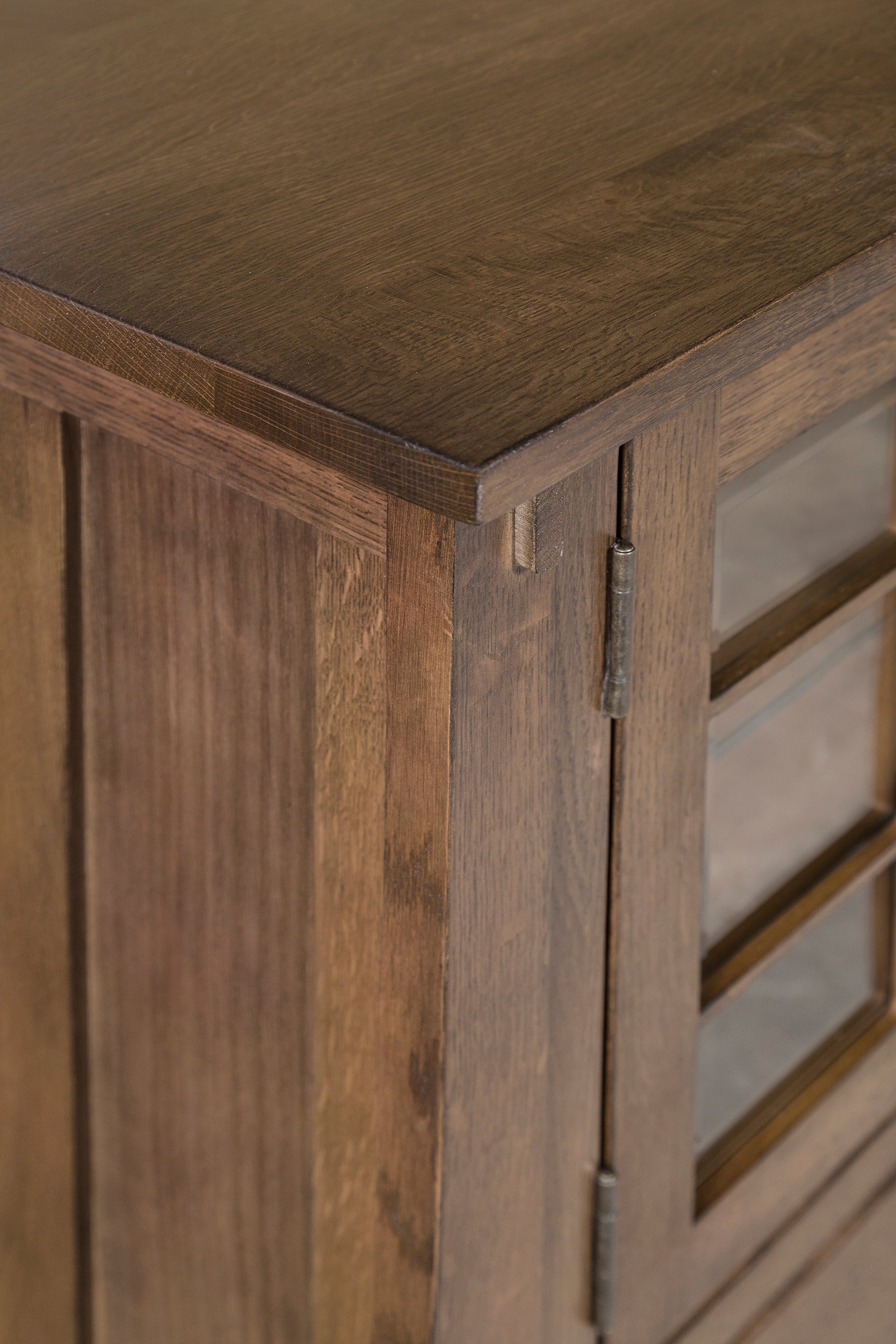 Mission Quarter Sawn Oak 60" TV Stand (2 Colors Available)