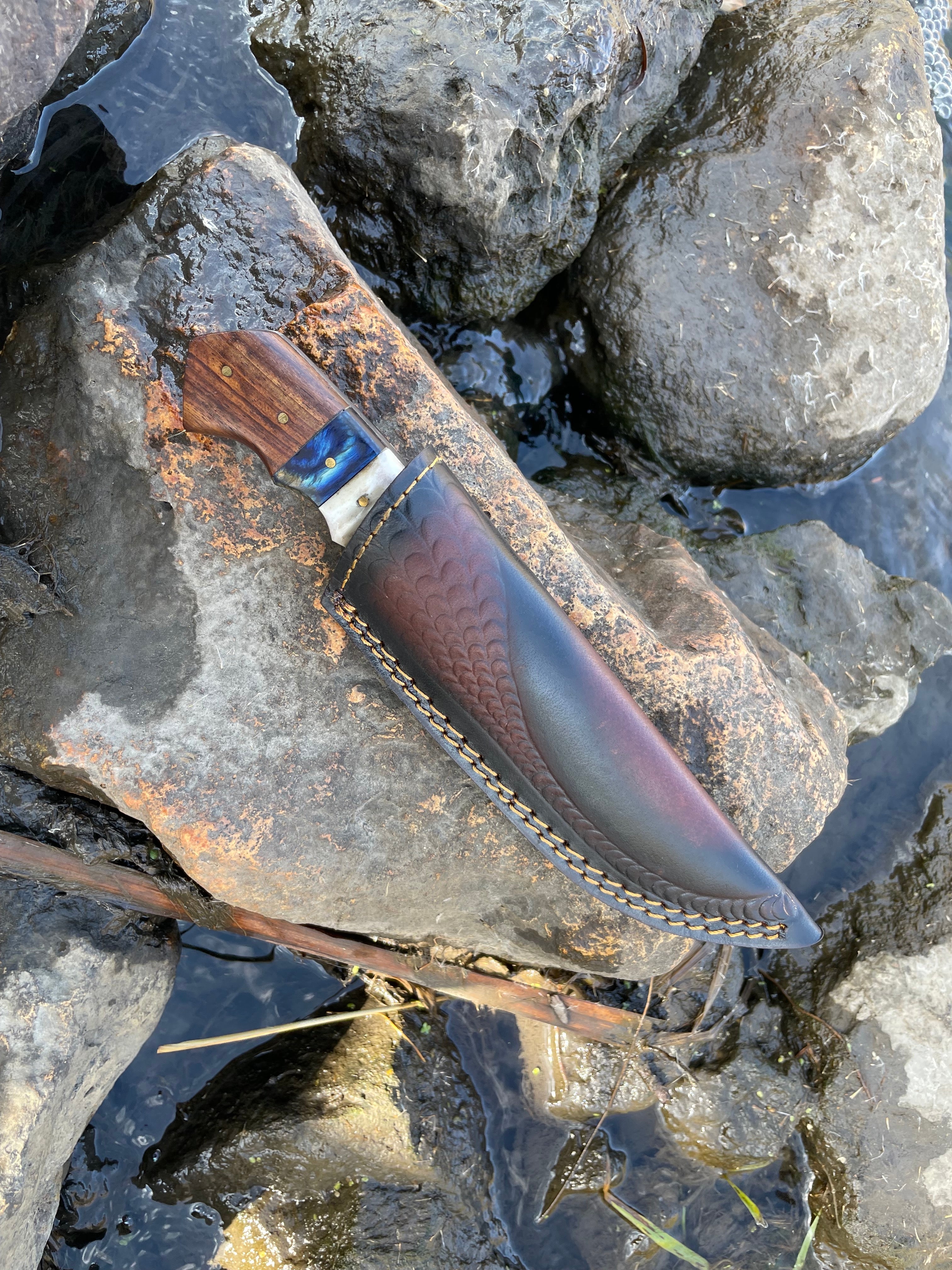 Handmade High Carbon Damascus Steel Hunting Knife/leather sheath, finger grooves TK-031