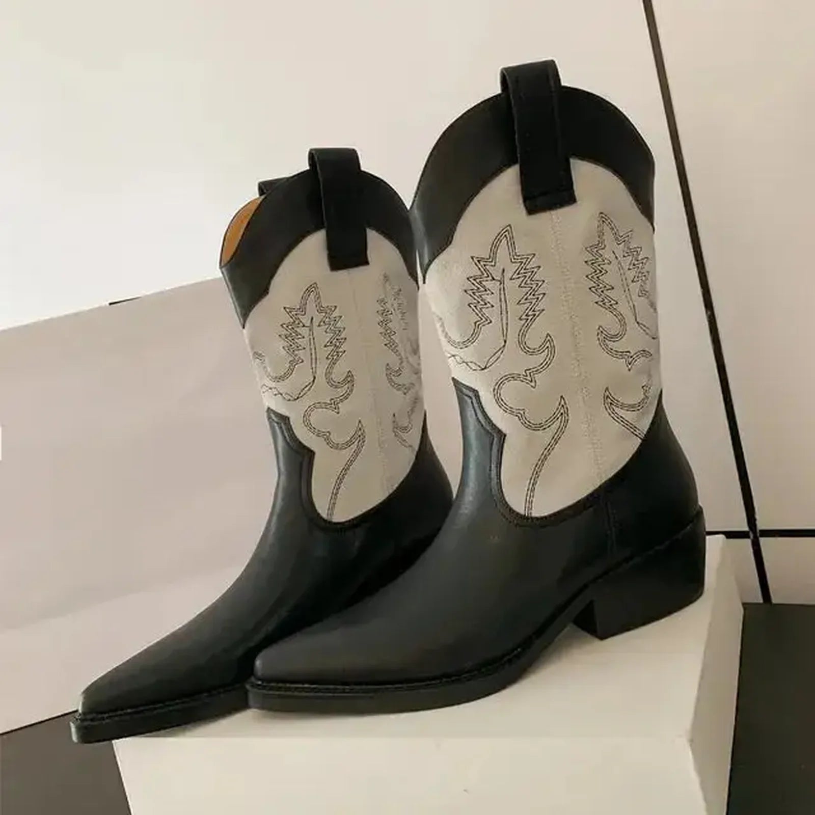Popular Embroidery Women Mid-Calf Boots Autumn Winter Genuine Leather Western Boots Pointed Toe Shoes Woman Office Lady