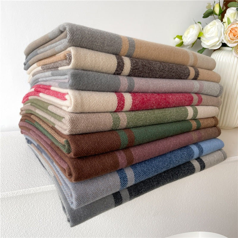 Checkered Cashmere Scarf – Timeless Elegance for Every Season