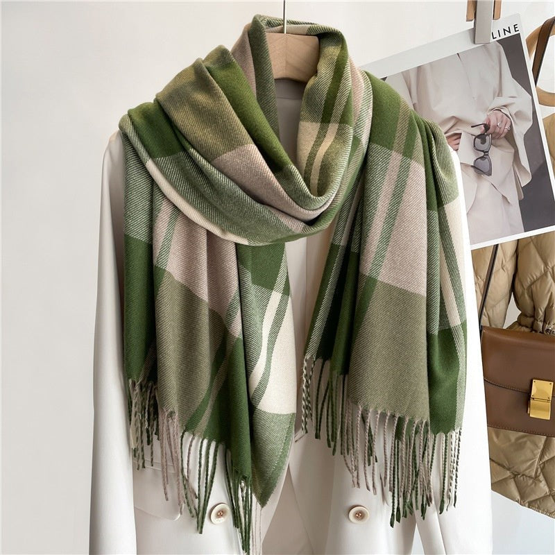 Checkered Cashmere Scarf – Timeless Elegance for Every Season