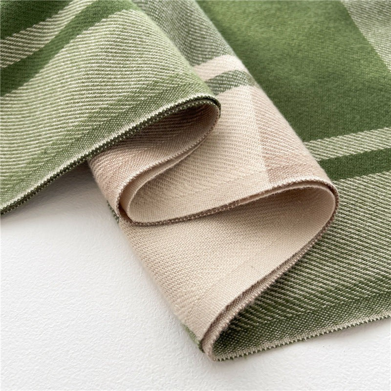 Checkered Cashmere Scarf – Timeless Elegance for Every Season